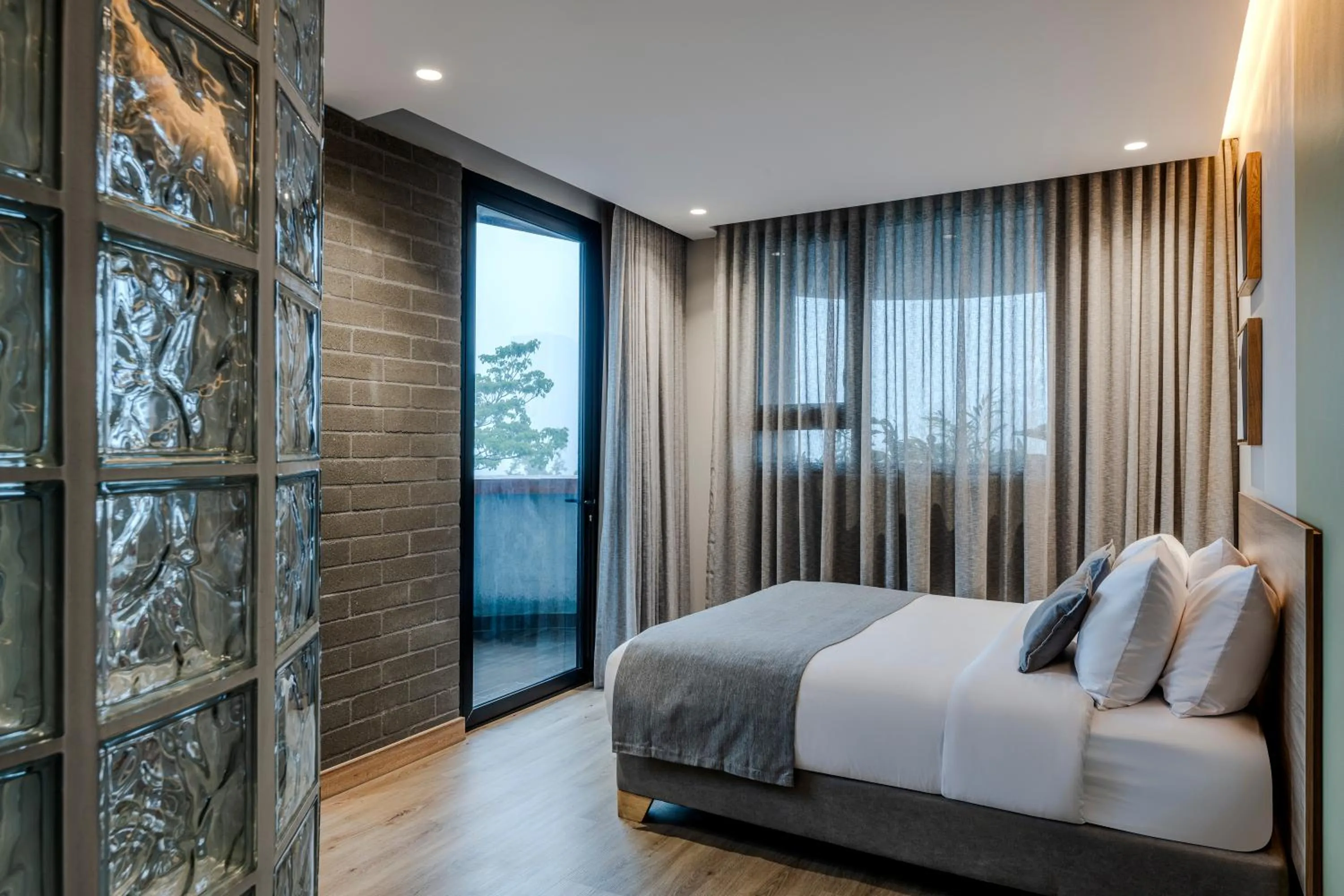 Deluxe Double Room with Balcony in Heiss Hotel By Jalo