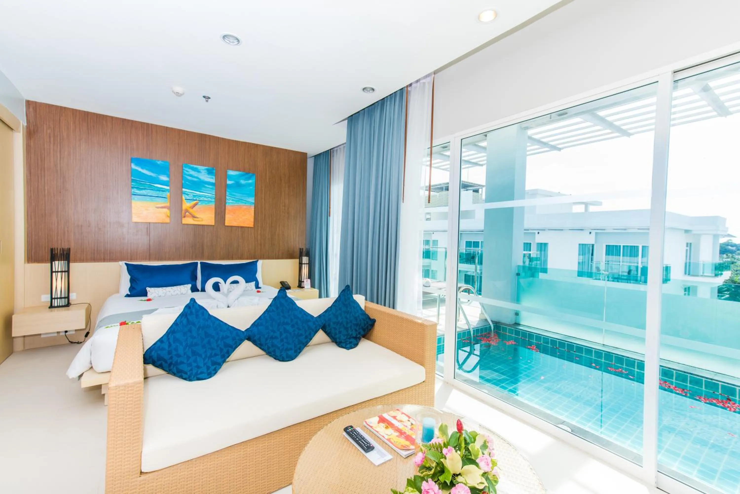 Honeymoon Pool Suite in Fishermens Harbour Urban Resort - SHA Extra Plus