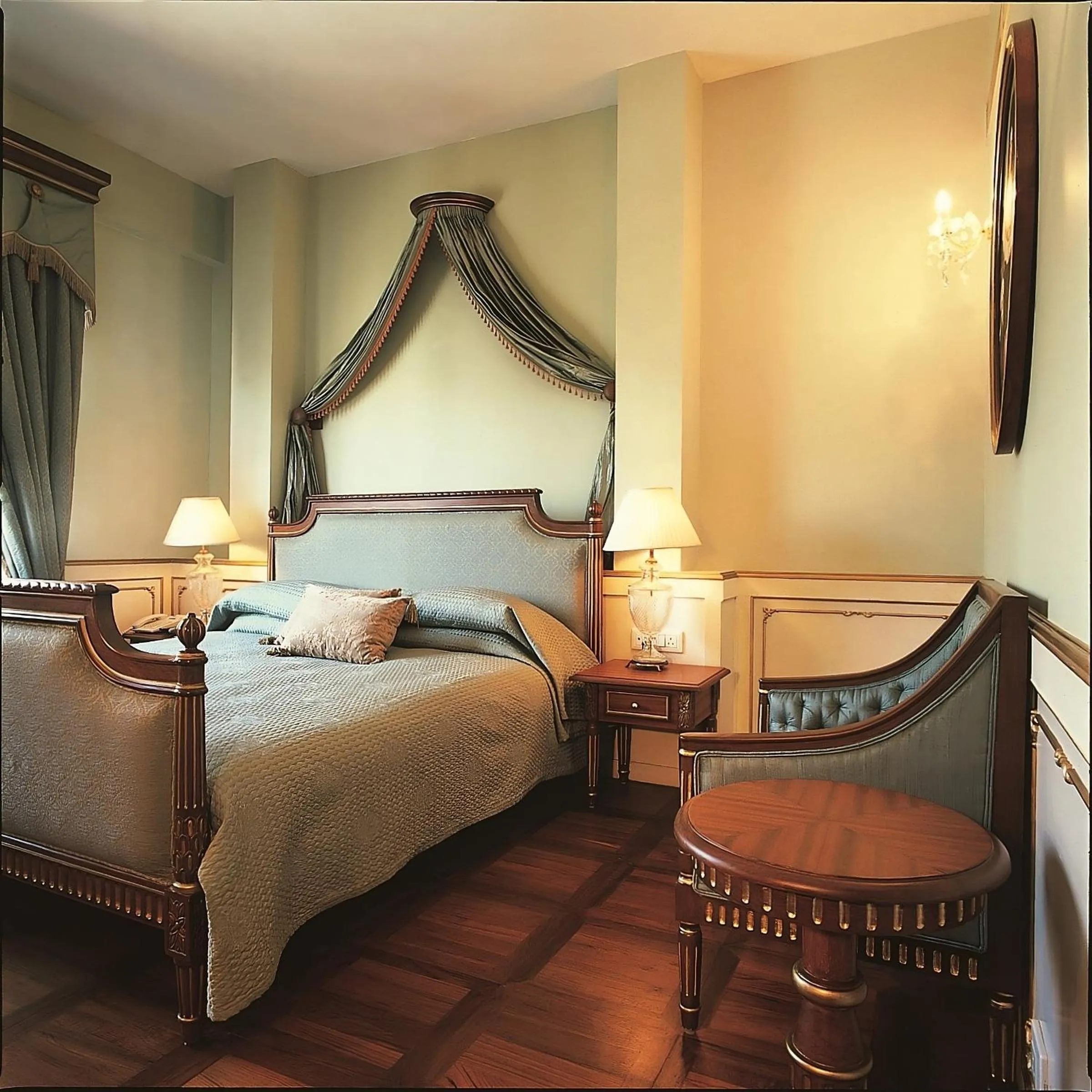 Suite in The Gordon House Hotel - Near Gateway Of India