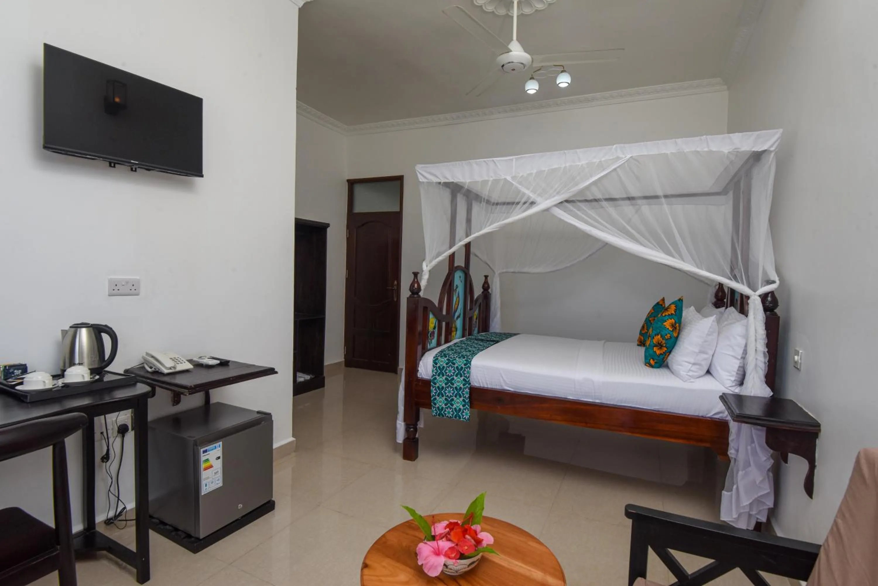 Deluxe Double Room with Balcony and Sea View in Zanzibar View Hotel