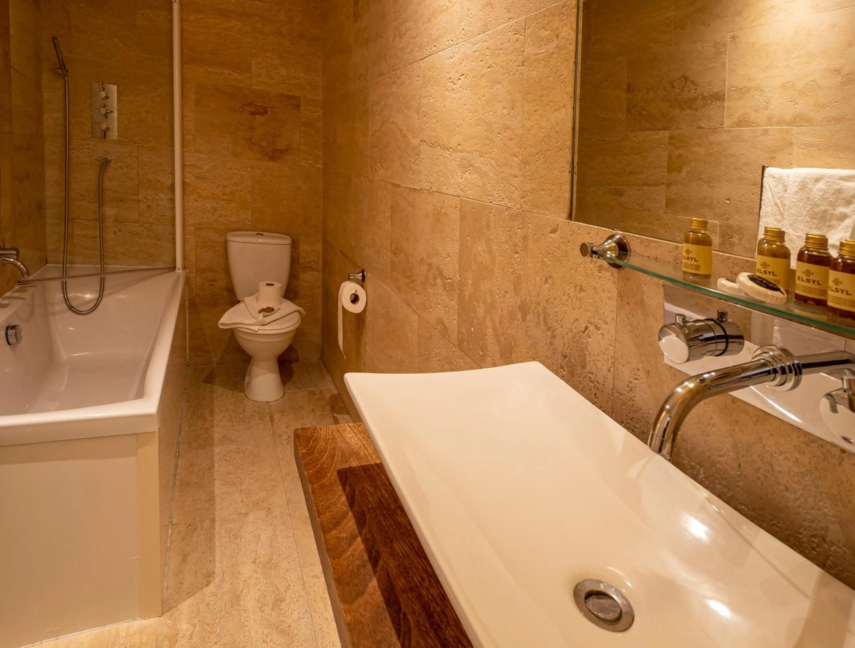 Sea View Four Poster in The Bulkeley Hotel