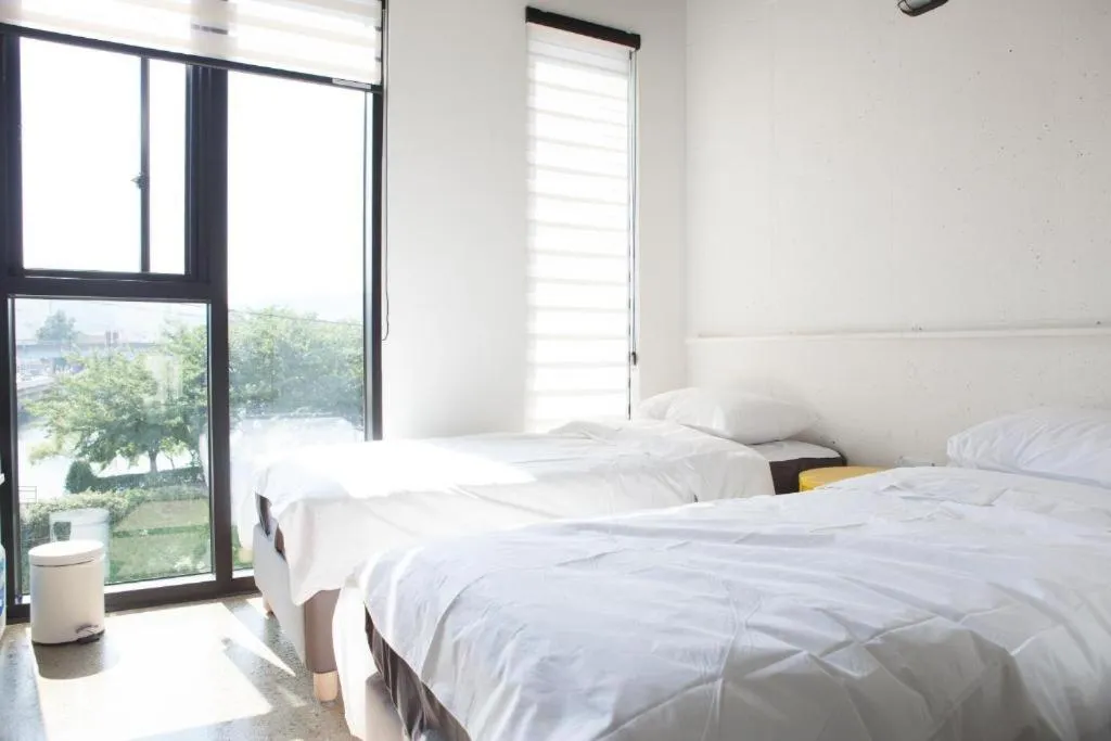 Standard Twin Room in Baguni Hostel