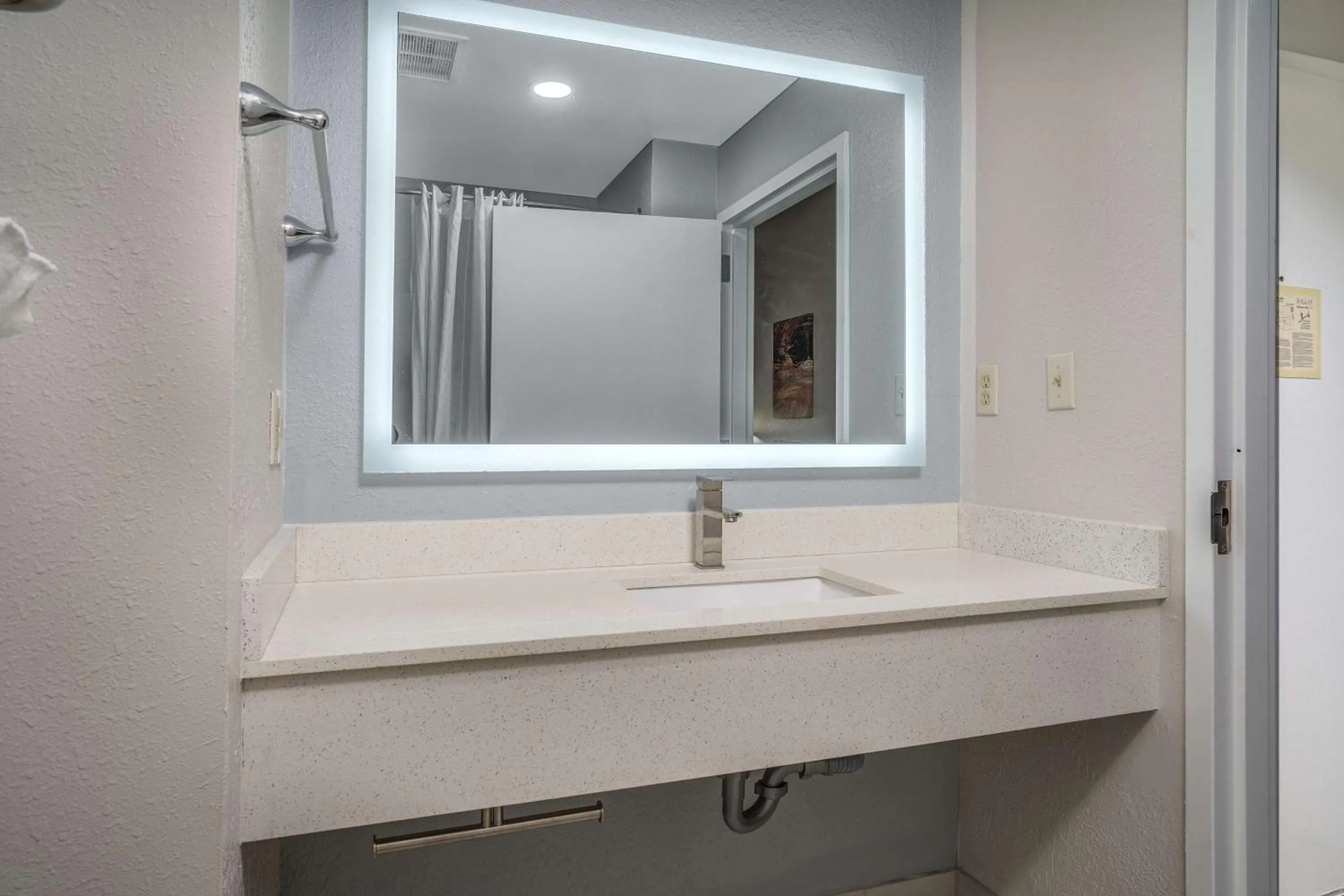 King Room with Mobility Accessible Whirlpool in Best Western Plus Swansboro Emerald Isle