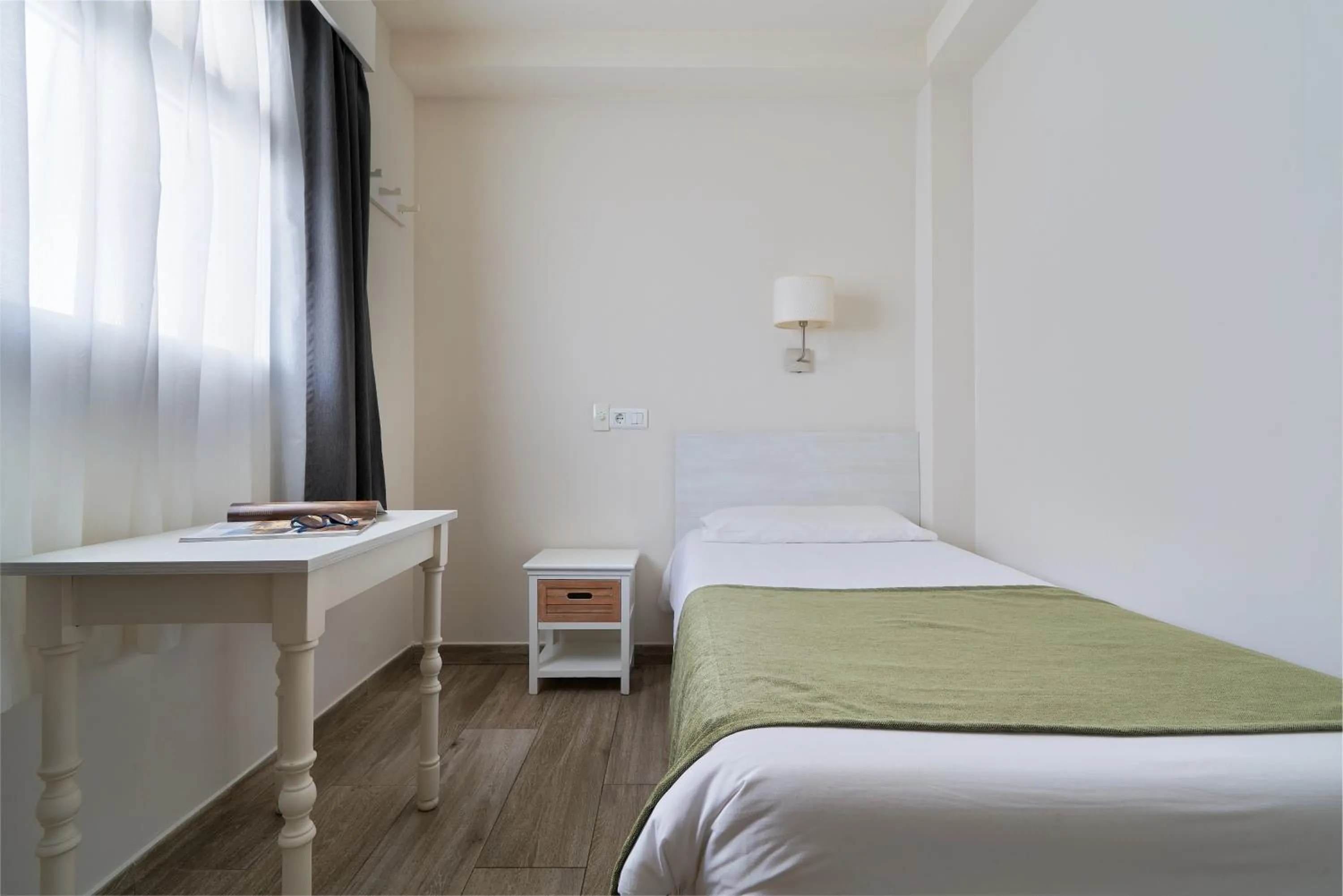 Economy Single Room in Hostal Sol y Miel