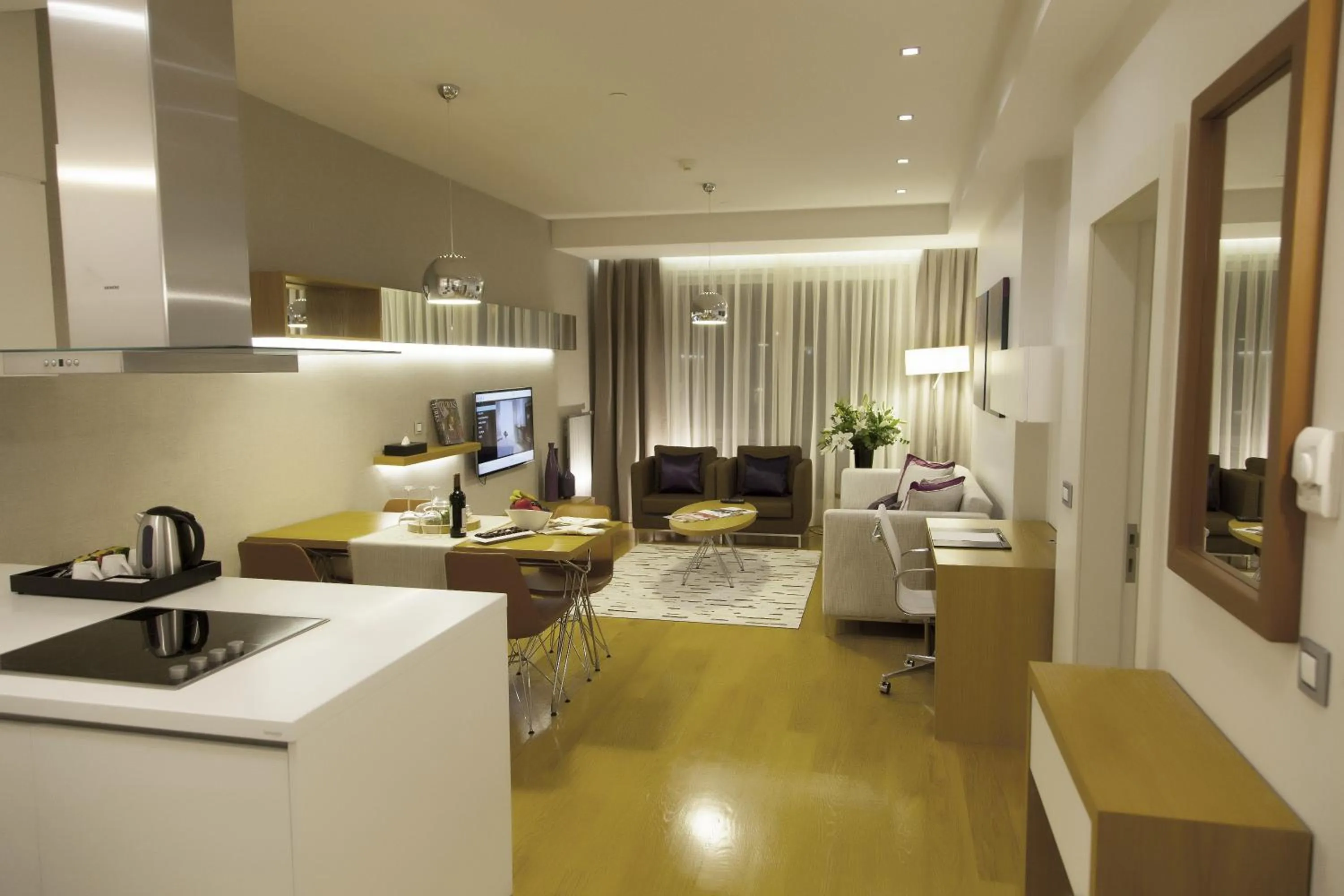Deluxe One-Bedroom Apartment in The Leos Residence