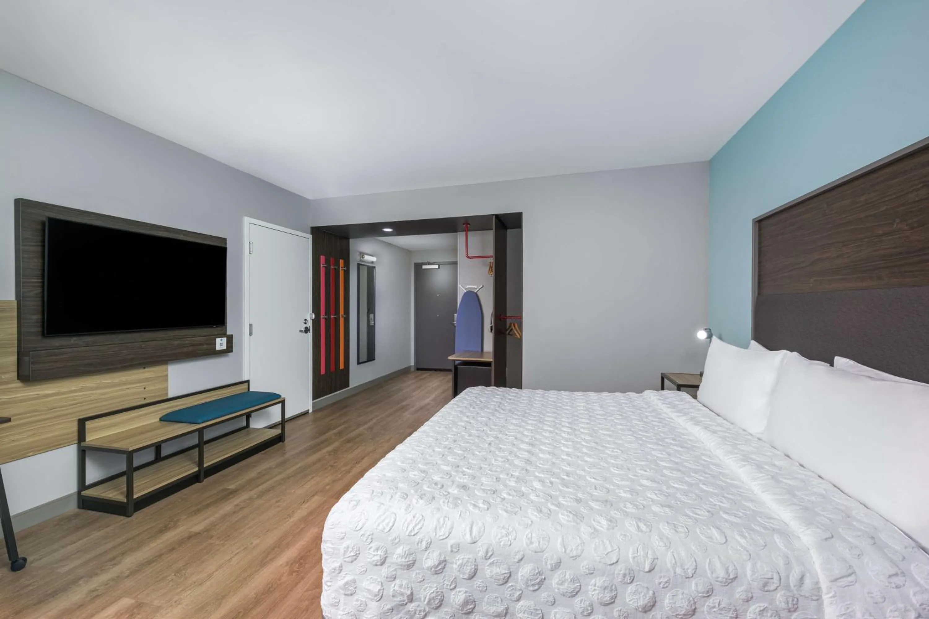 King Room with Mobility Accessible Tub in Tru by Hilton Norco Eastvale