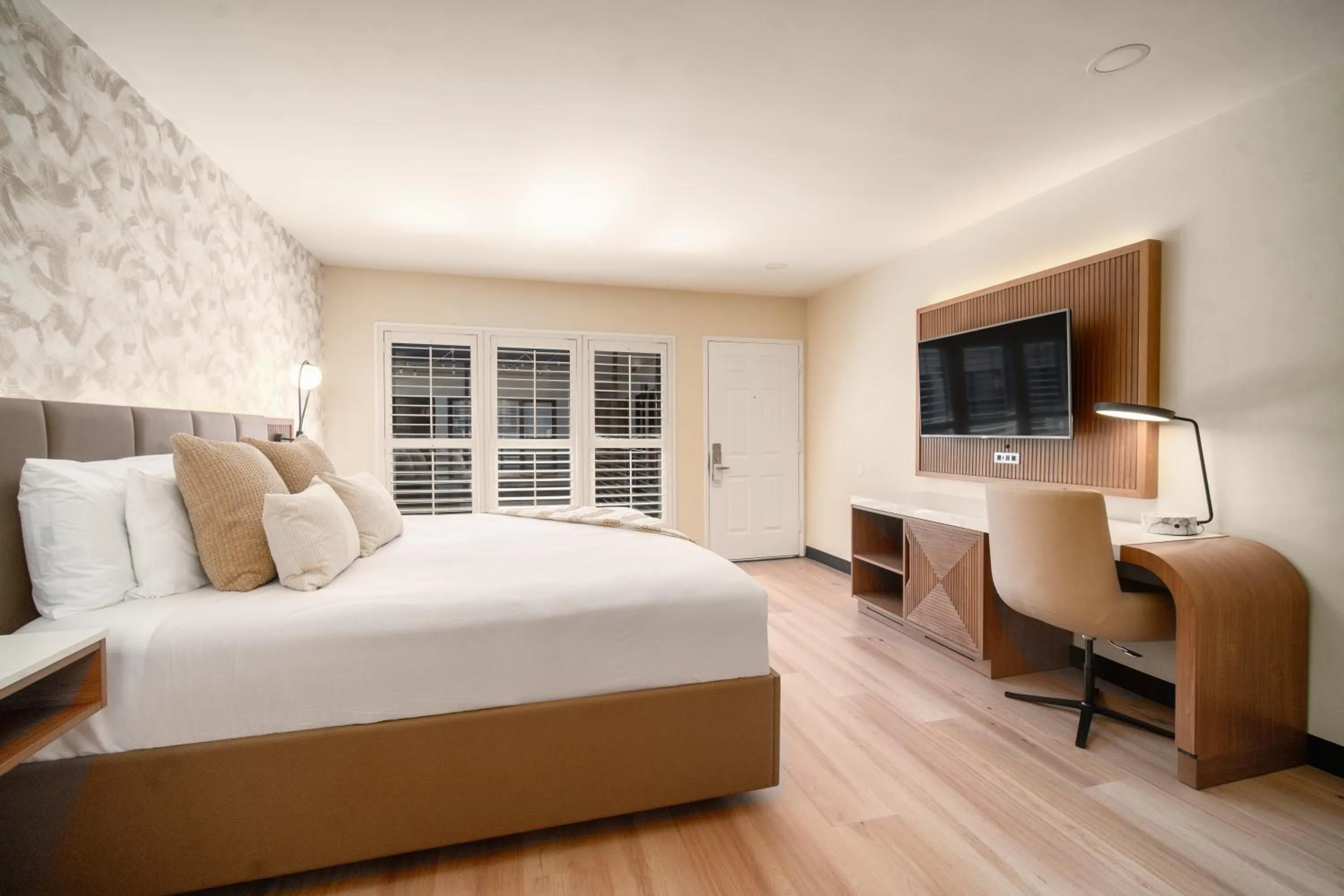 King Room - Disability Access in LYFE INN & SUITES by AGA - Beverly Hills