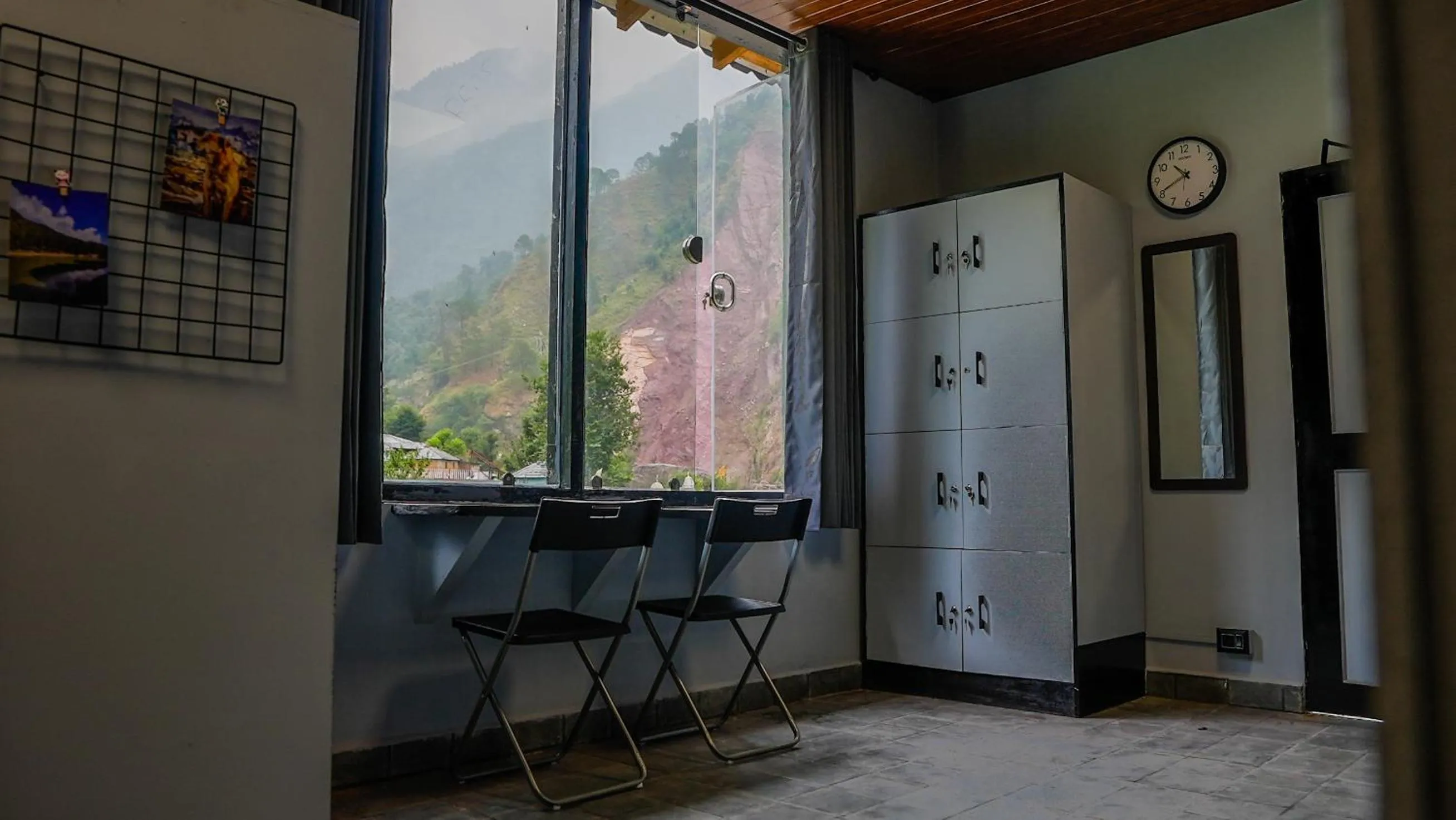 Bunk Bed in Mixed Dormitory Room in Sort By Stays, Kareri