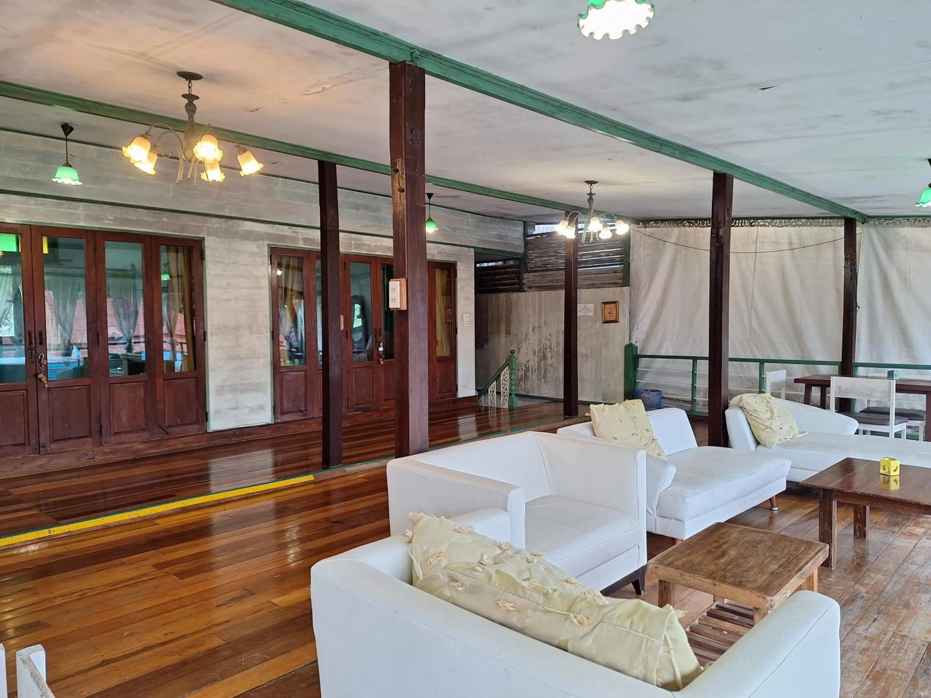 Deluxe Double Room with Balcony in Baanrak amphawa homestay