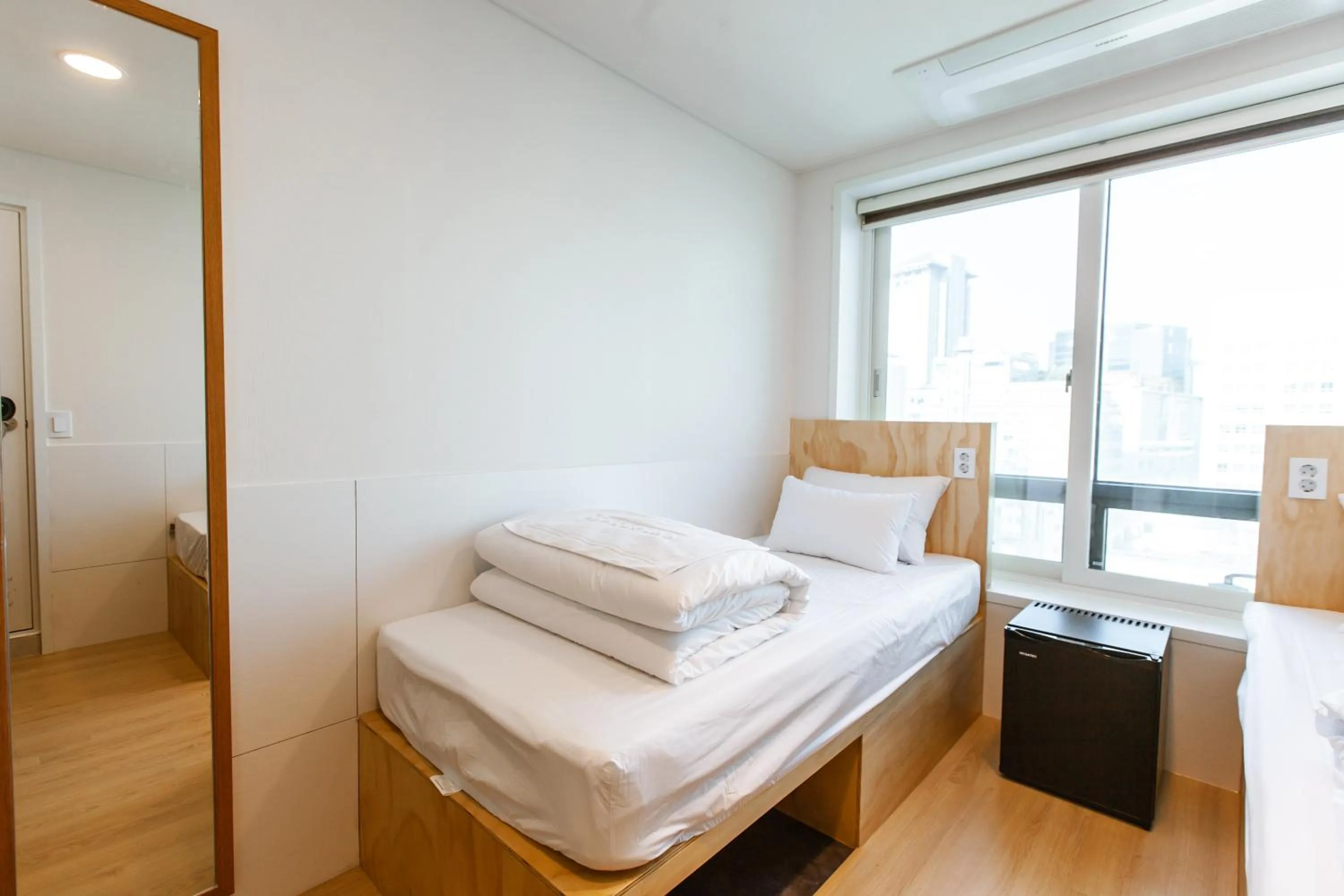 Twin Room with City View in Step Inn Myeongdong 1