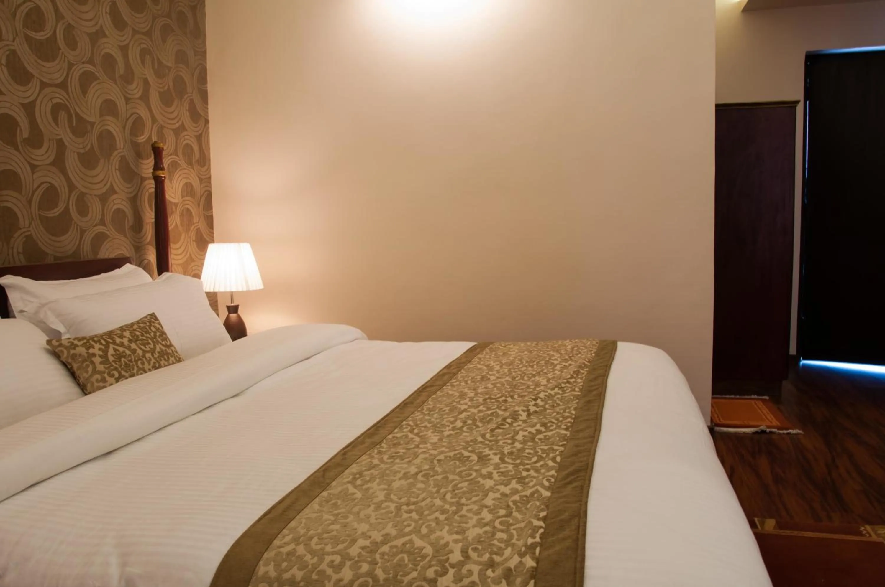 Deluxe King Suite in Mandala Boutique Hotel