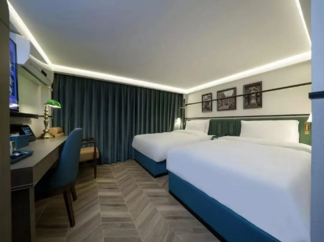 Superior Twin Room in Shanghai Huaihai Mansion