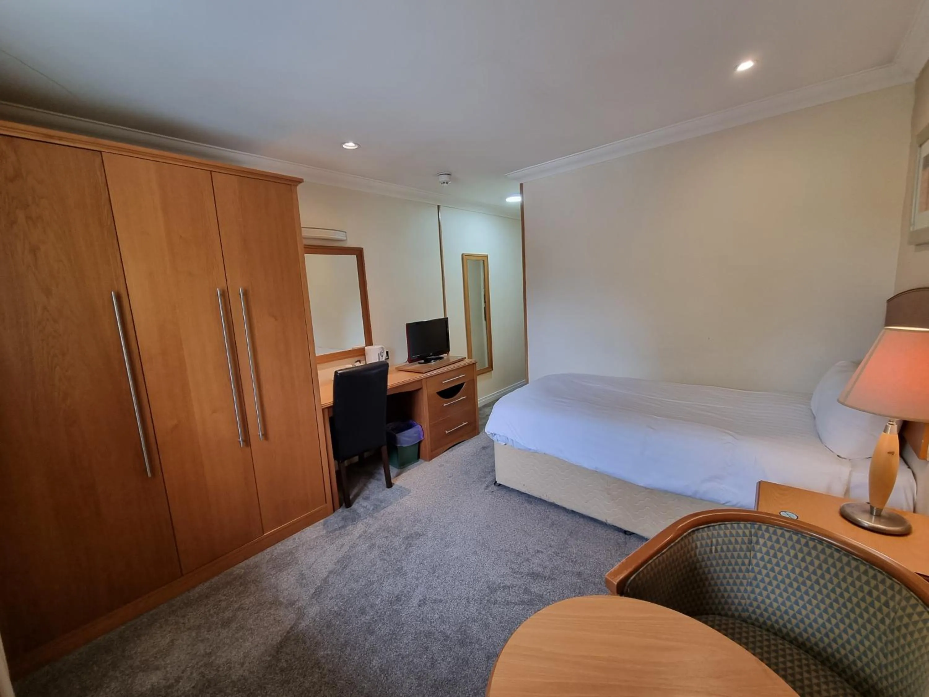 Budget Double or Twin Room - single occupancy in Kegworth Hotel East Midlands Airport