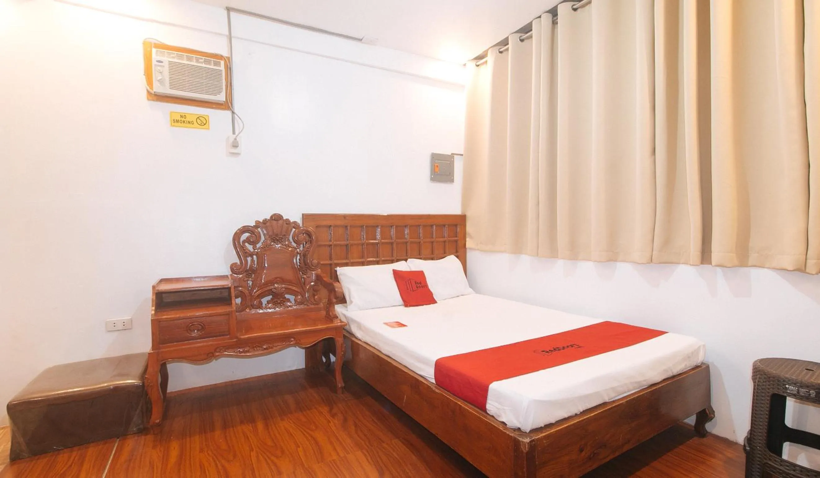 RedDoorz at Prince Hotel near NAIA T1