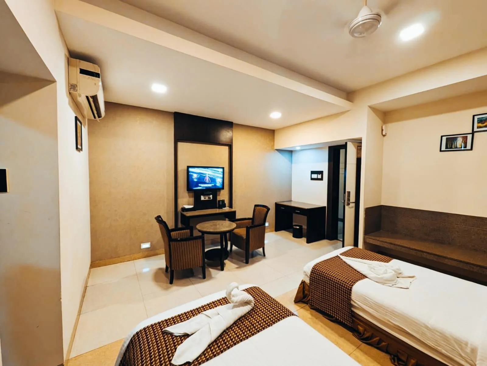 Standard Studio in Hotel Southern Residency- near to SIPCOT