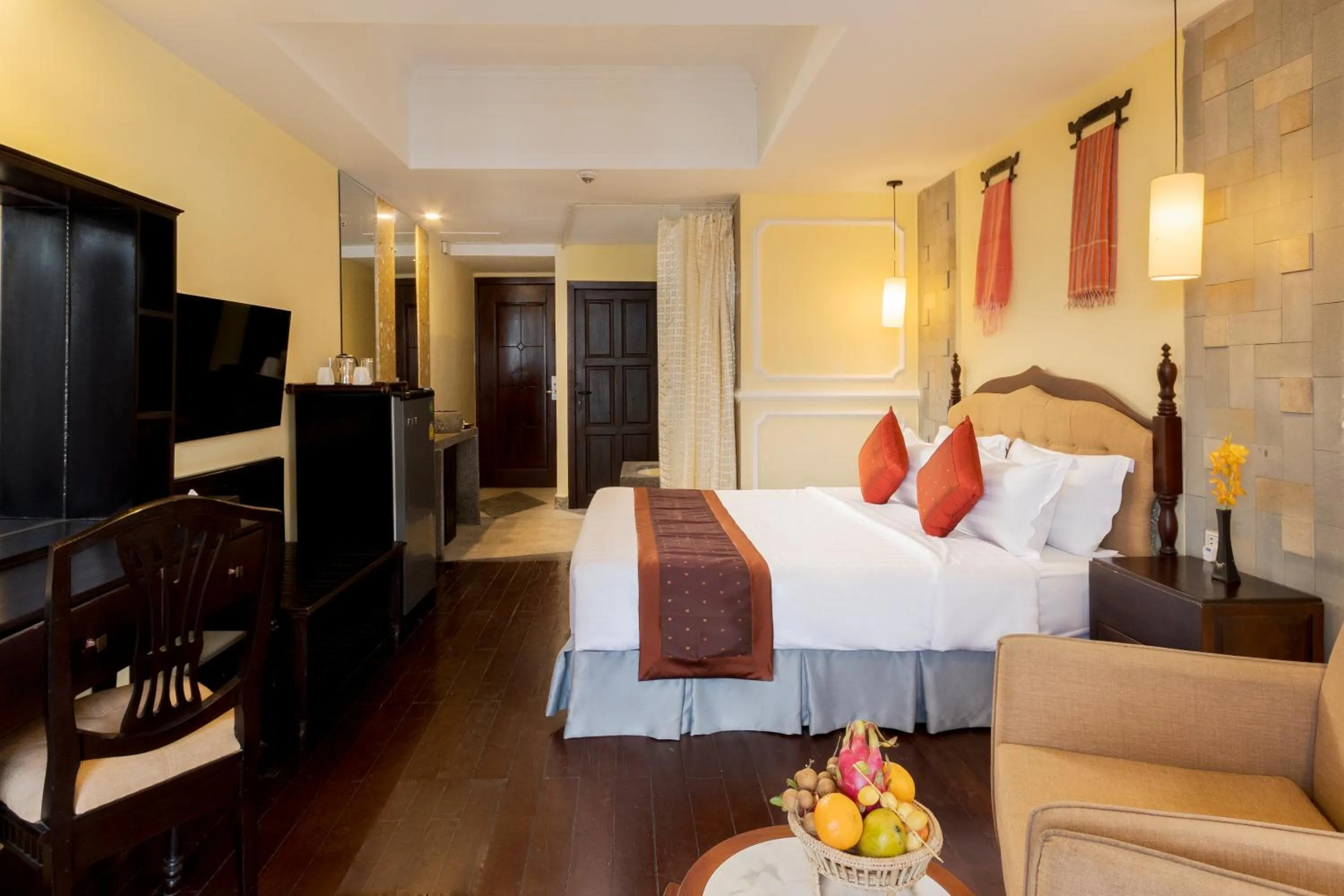 Deluxe King with Balcony in ARISON Hotel