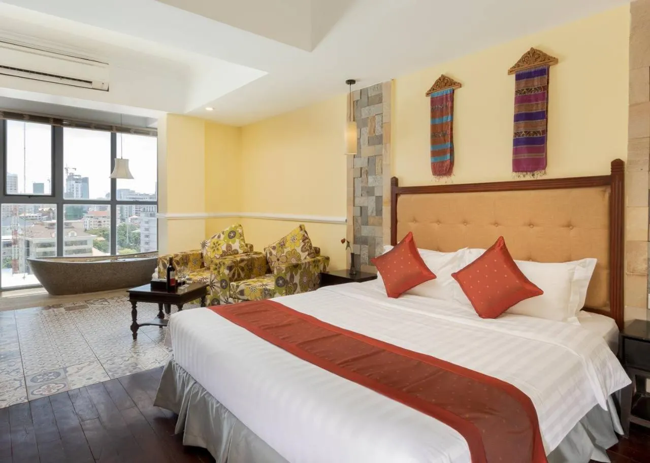 Deluxe King  - single occupancy in ARISON Hotel