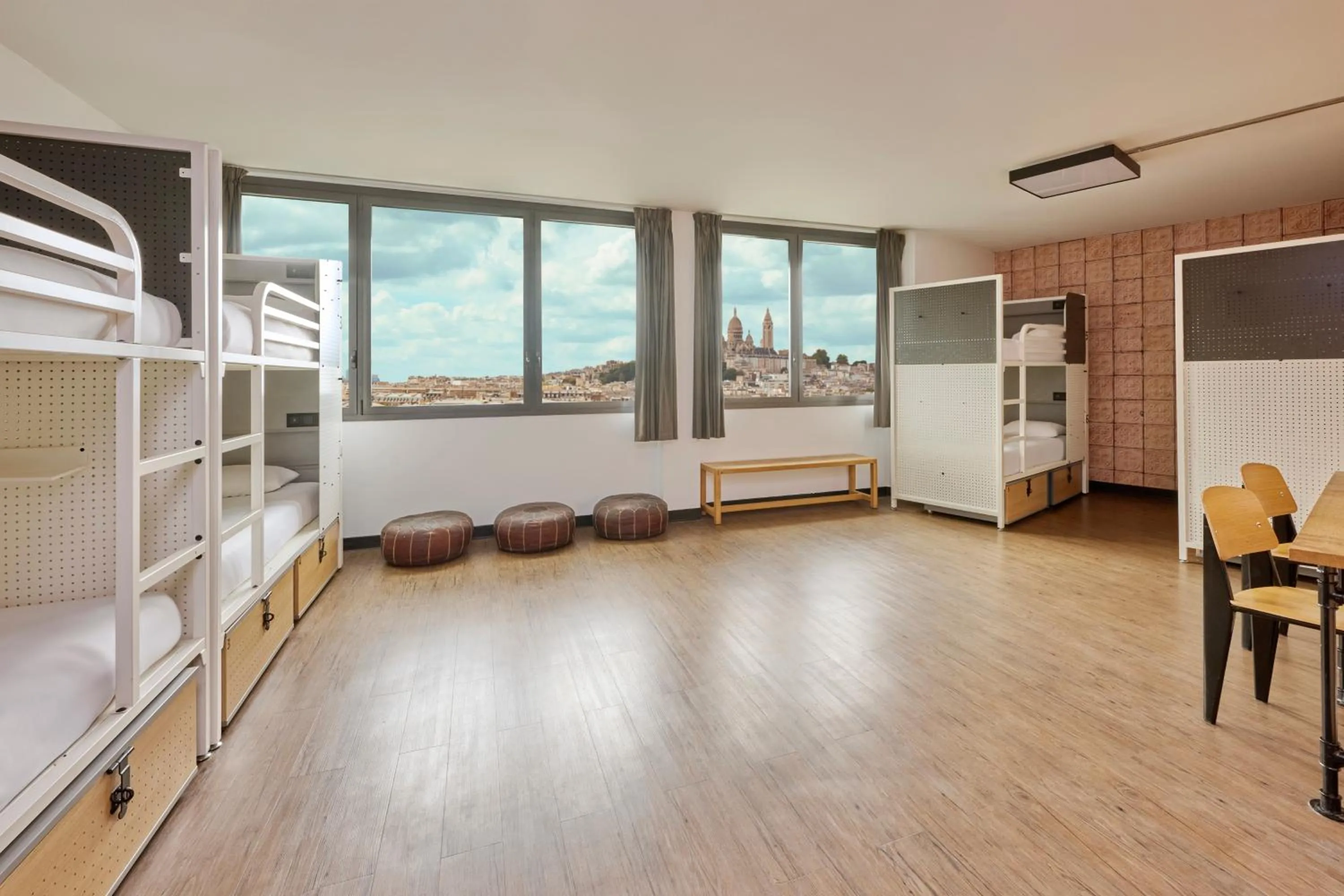 Bed in 8-Bed Female Dormitory Room in Generator Paris