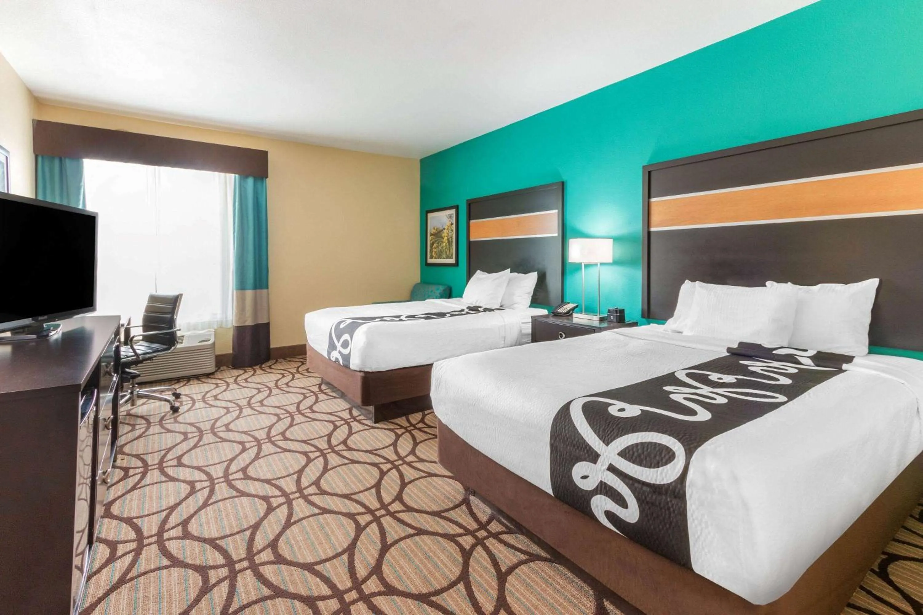 Queen Room with Two Queen Beds in La Quinta by Wyndham Carlsbad