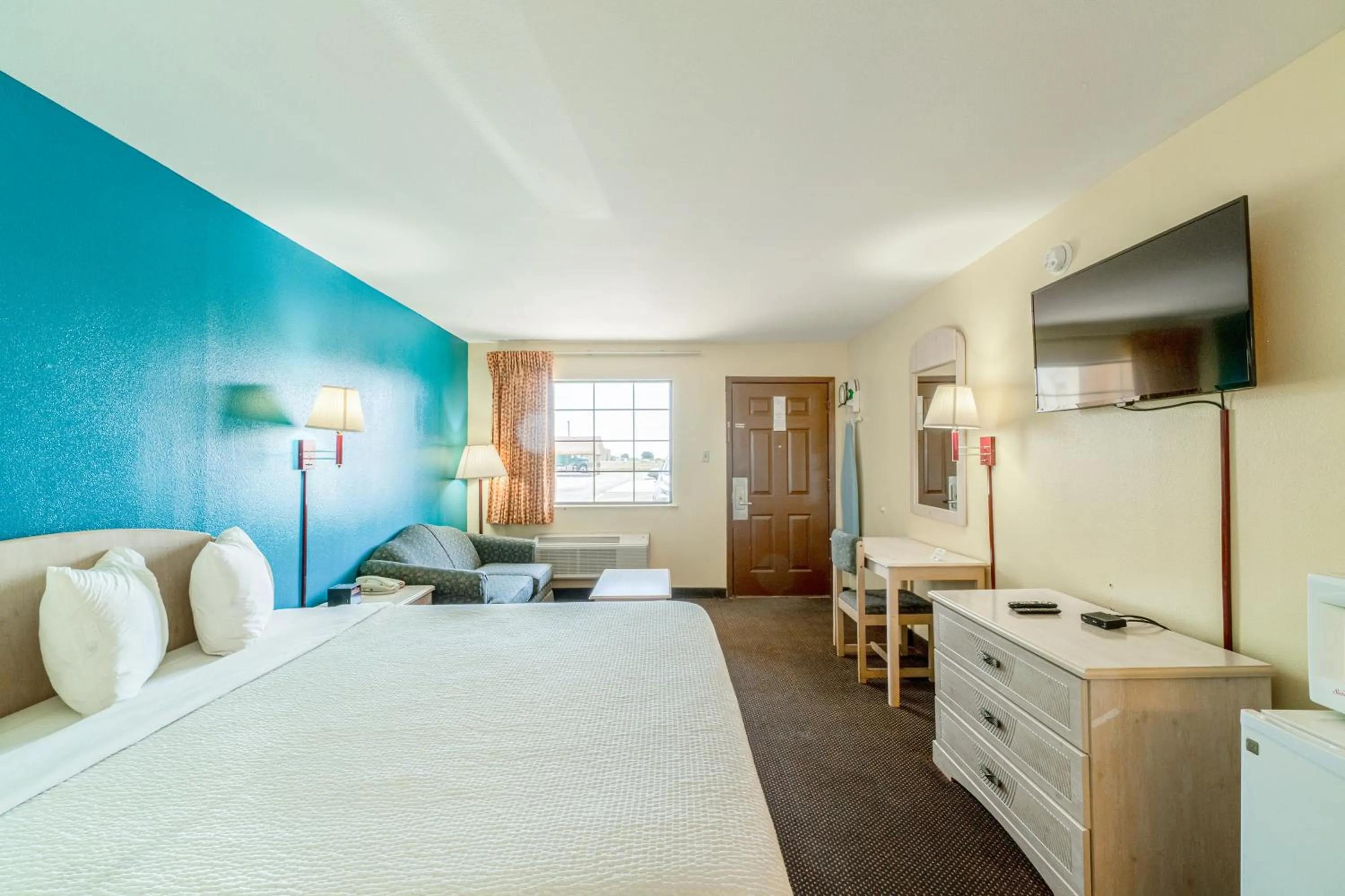 King Bed Accessible Non-Smoking in Shale Inn Andrews by OYO