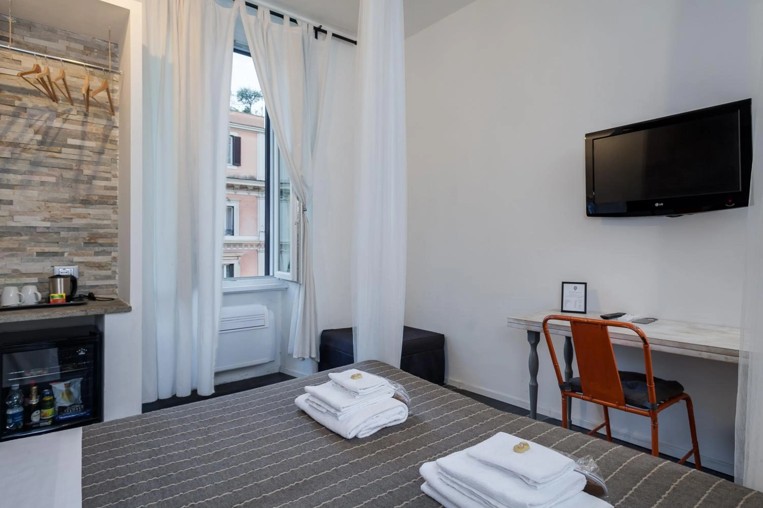 Standard Double Room in Flat 285 La Suite