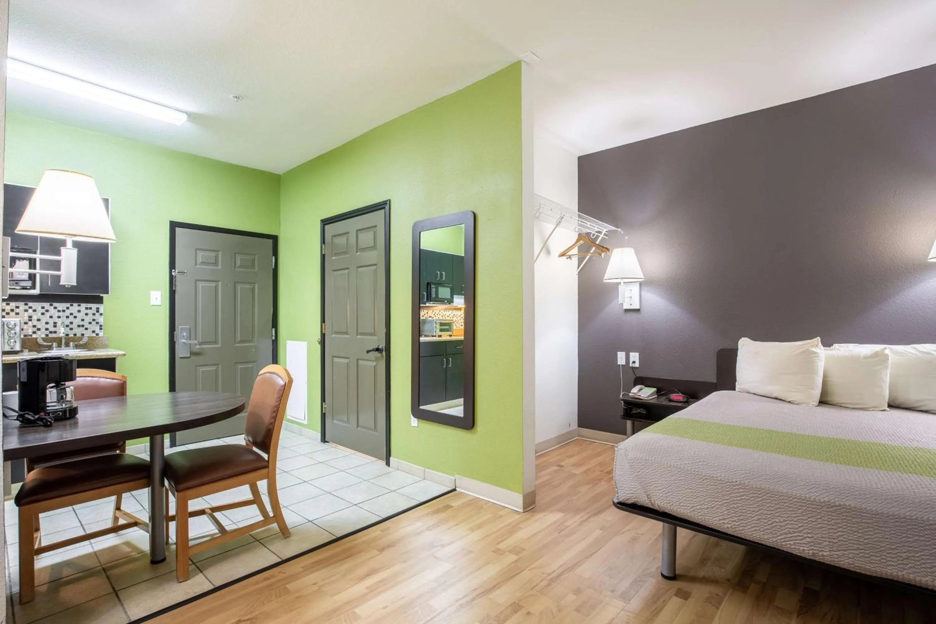 Queen Room - Disability Access - Non-Smoking in Studio 6 Bay City TX