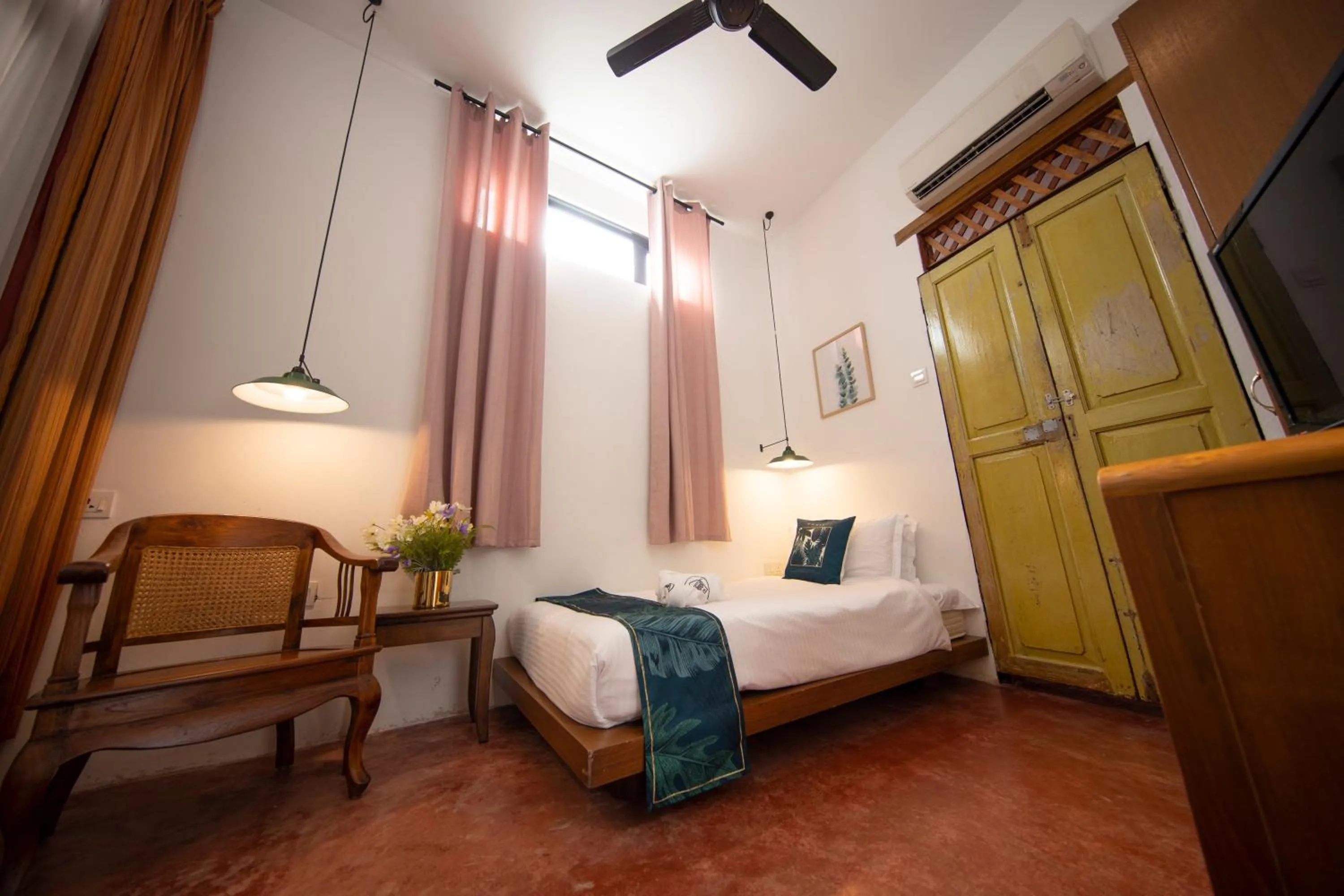 Single Room with Private Bathroom - single occupancy in Sweet Cili Boutique Hotel