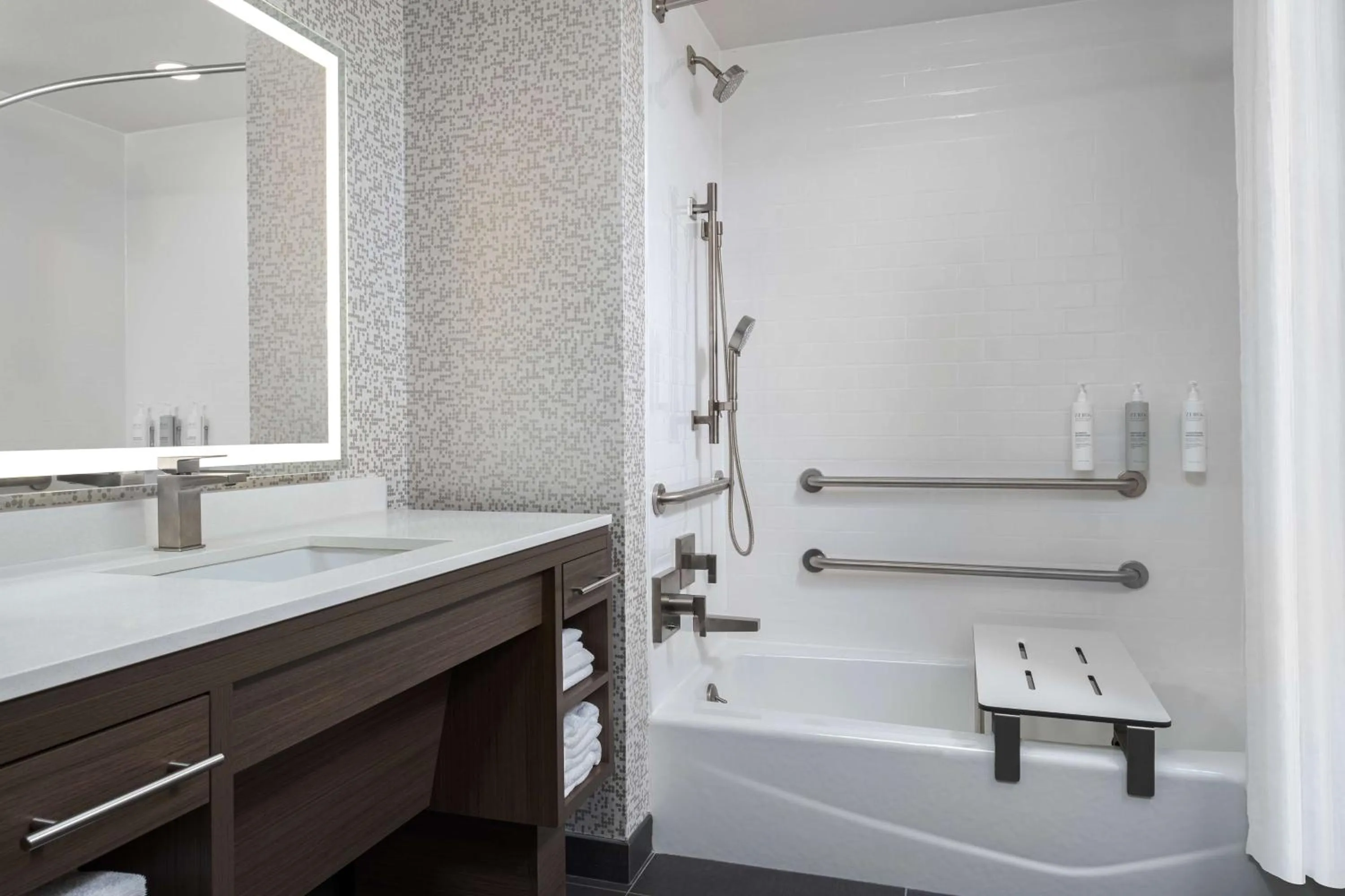 King Studio Suite with Accessible Tub - Mobility Access in Home2 Suites By Hilton Phoenix Midtown