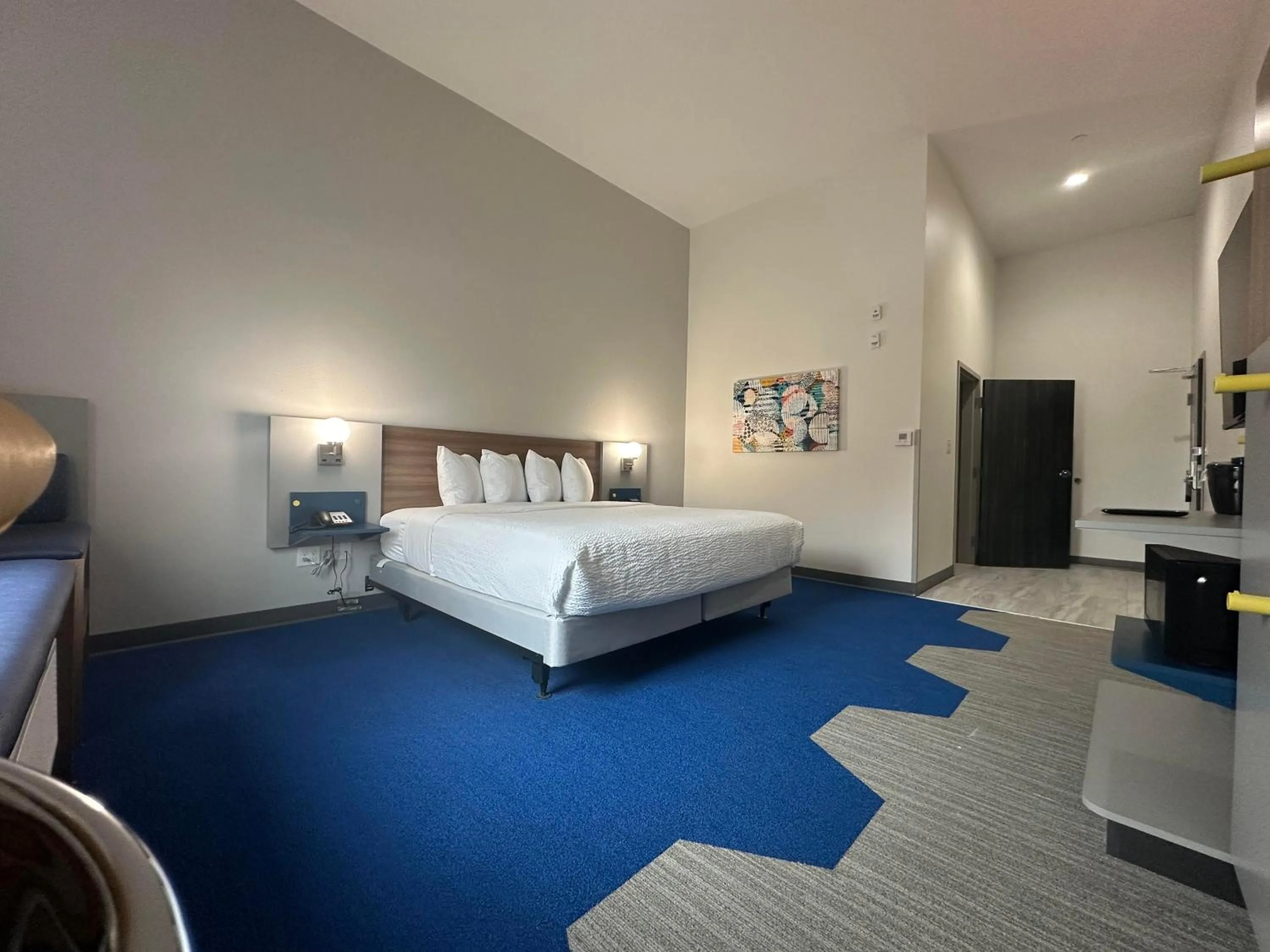 King Room with Tub and Grab Bars - Mobility/Hearing Accessible - Non-Smoking in Microtel Inn & Suites by Wyndham Amarillo West