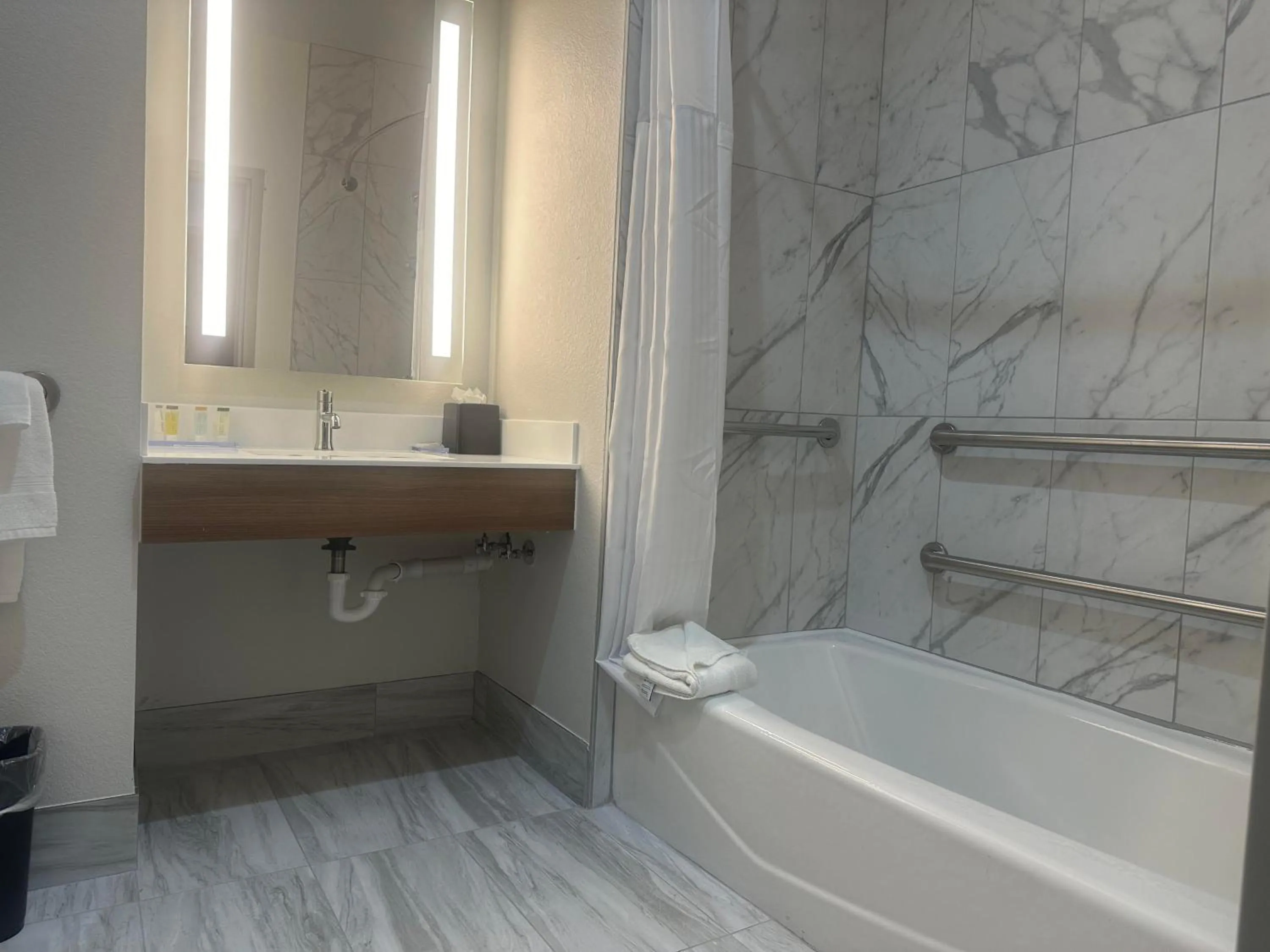 Queen Suite with Tub and Grab Bars - Mobility/Hearing Accessible - Non-Smoking in Microtel Inn & Suites by Wyndham Amarillo West