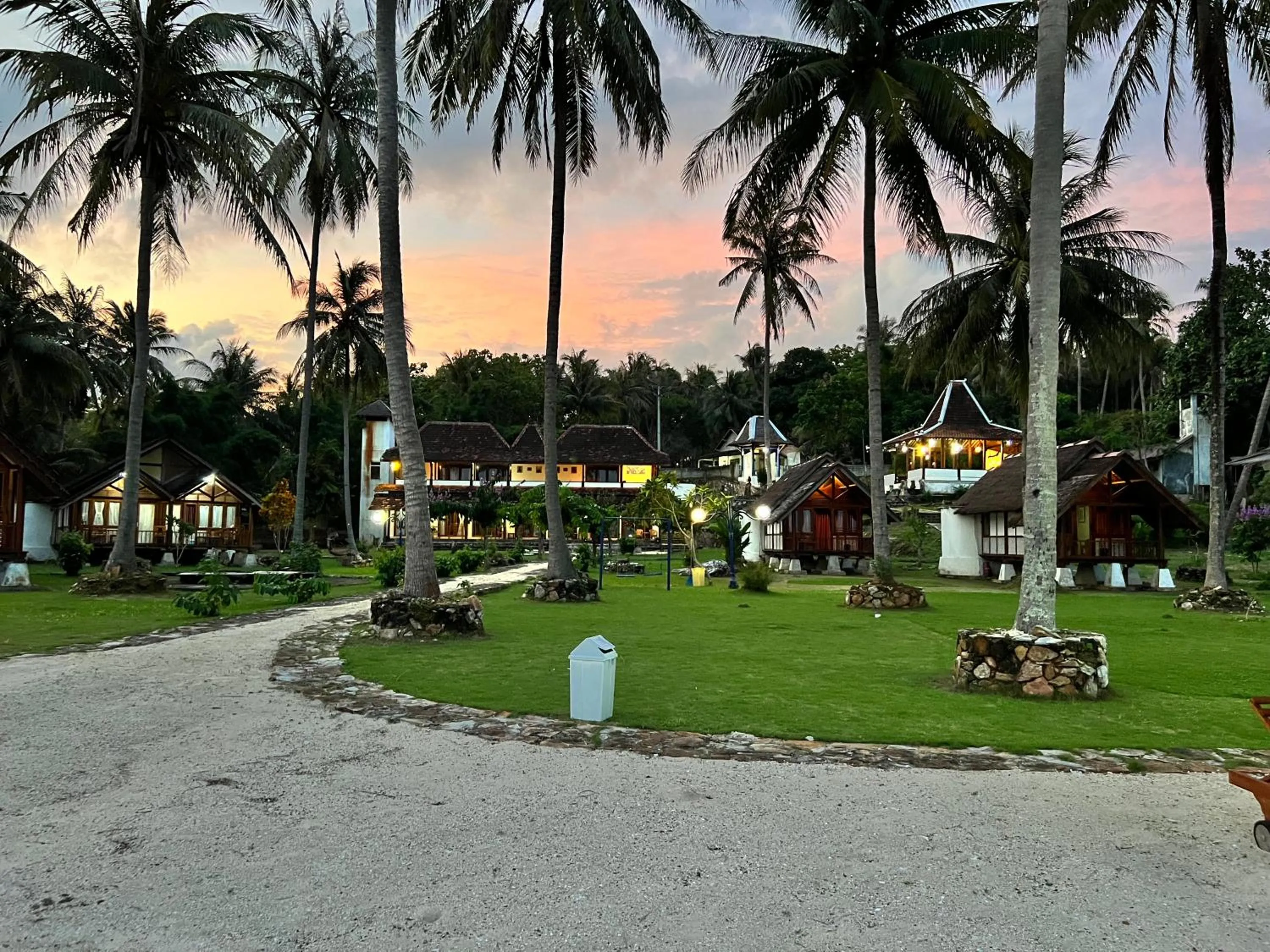 Arys Lagoon Bungalow & Hotel