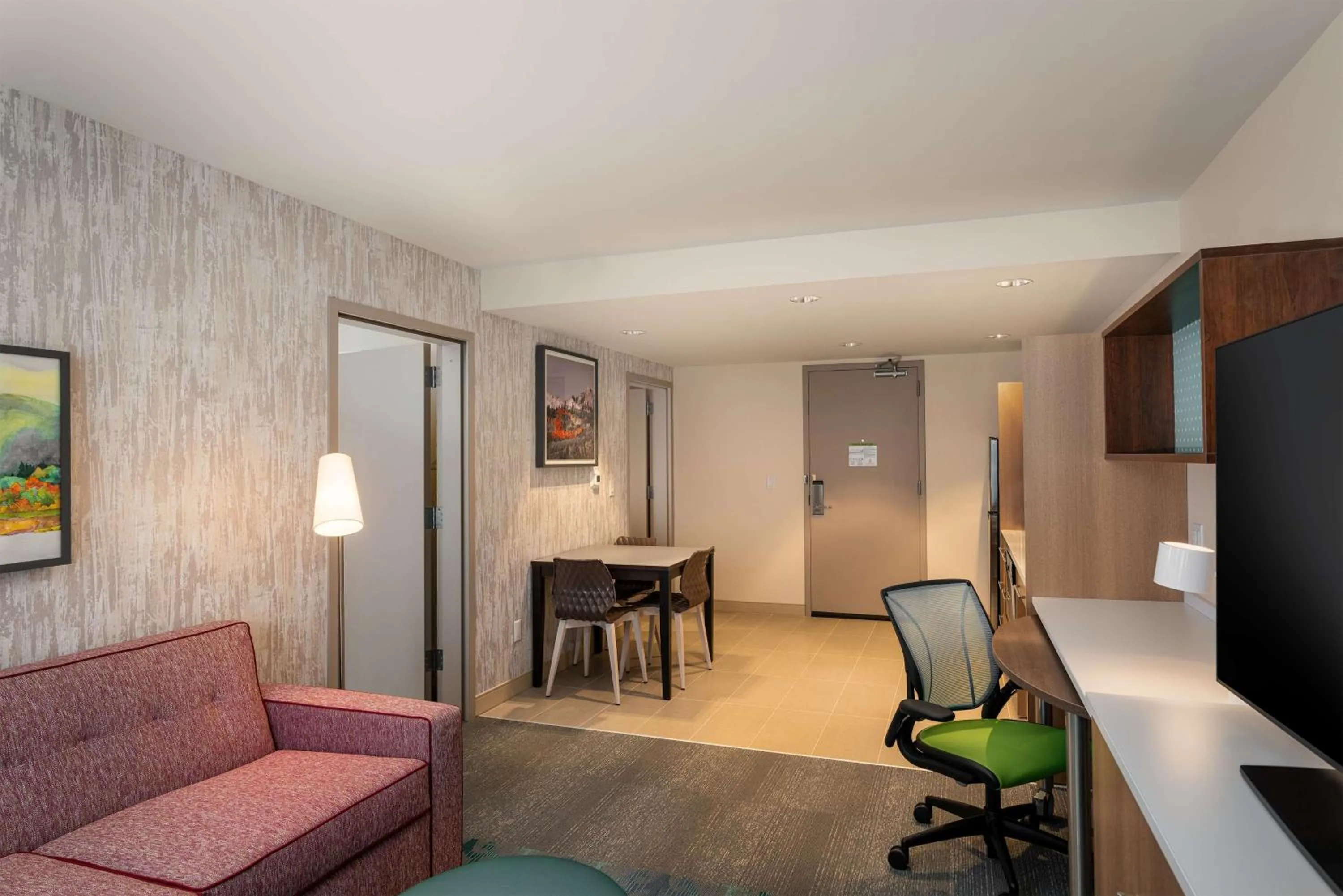 One-Bedroom King Suite with Bath Tub - Mobility Accessible in Home2 Suites by Hilton Bozeman Midtown