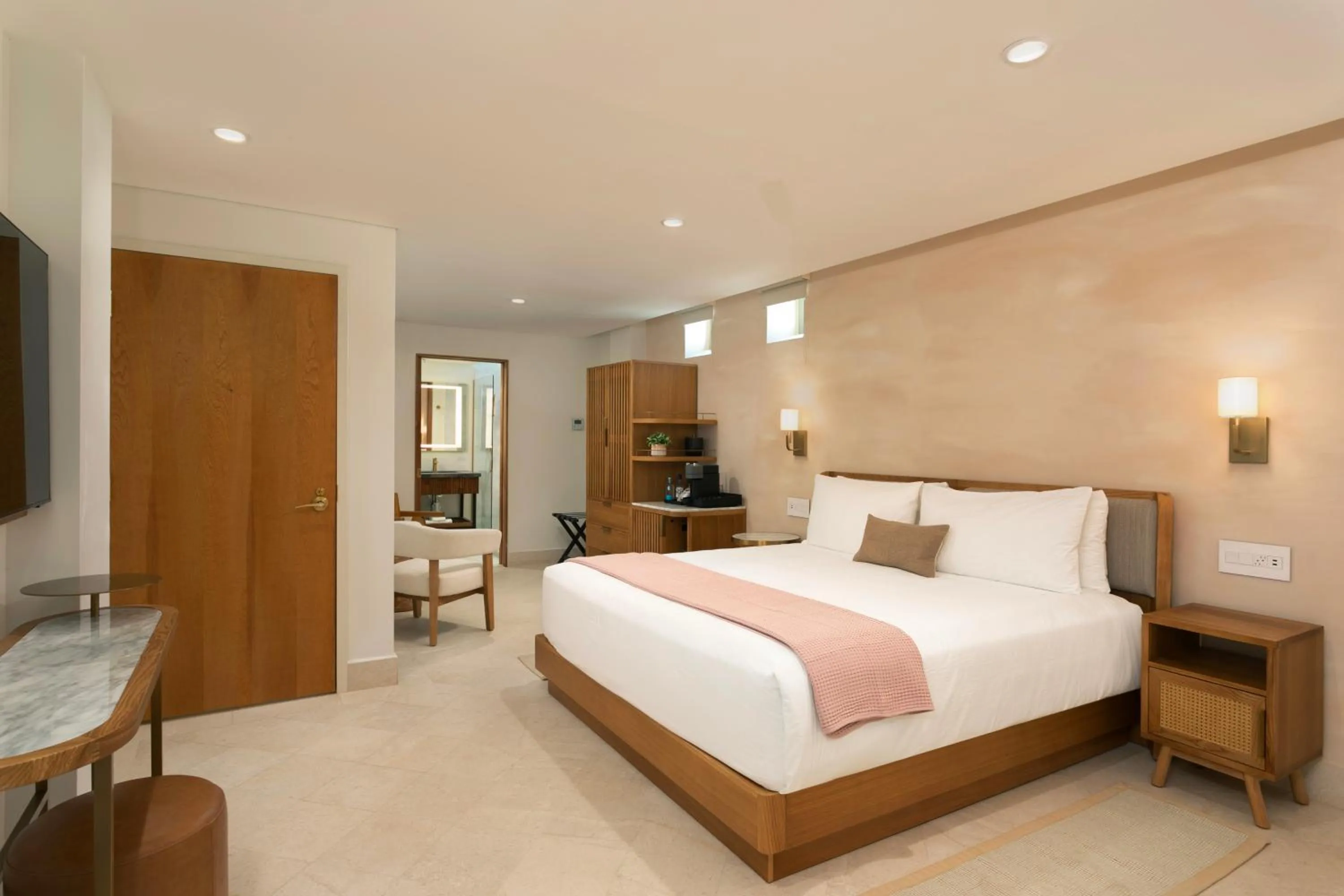 Deluxe King Room in Alma San Juan