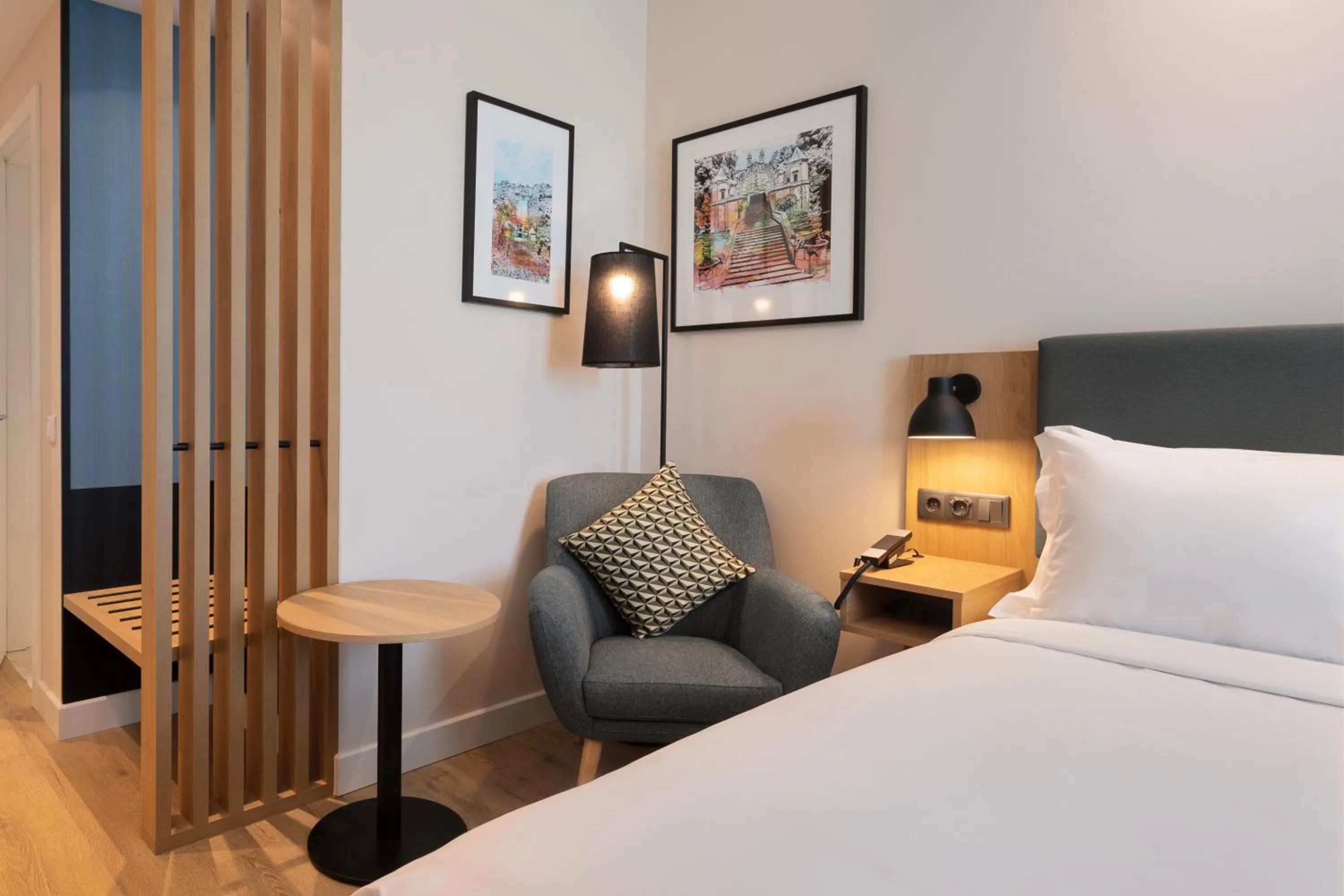 Standard Queen Room with Pool View in Holiday Inn Braga by IHG