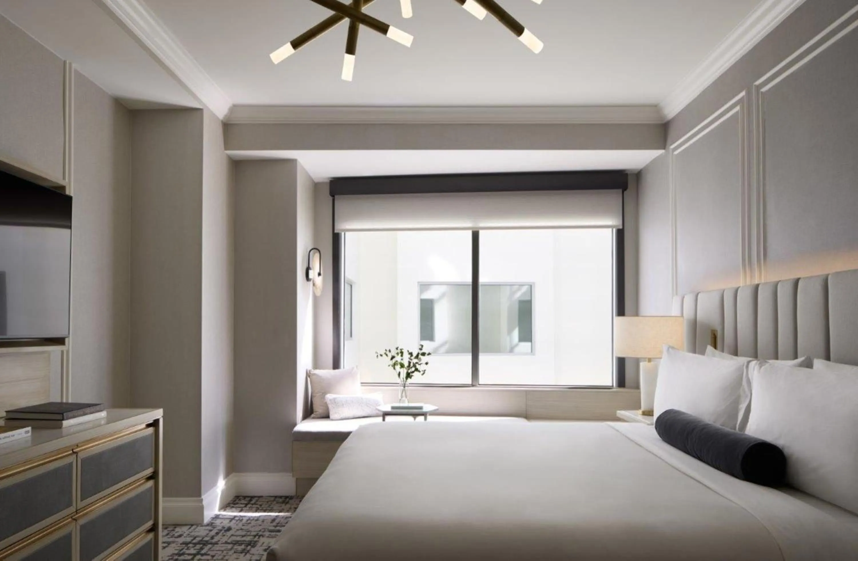 Classic King Room with Accessible Tub - Mobility Access in InterContinental Indianapolis by IHG