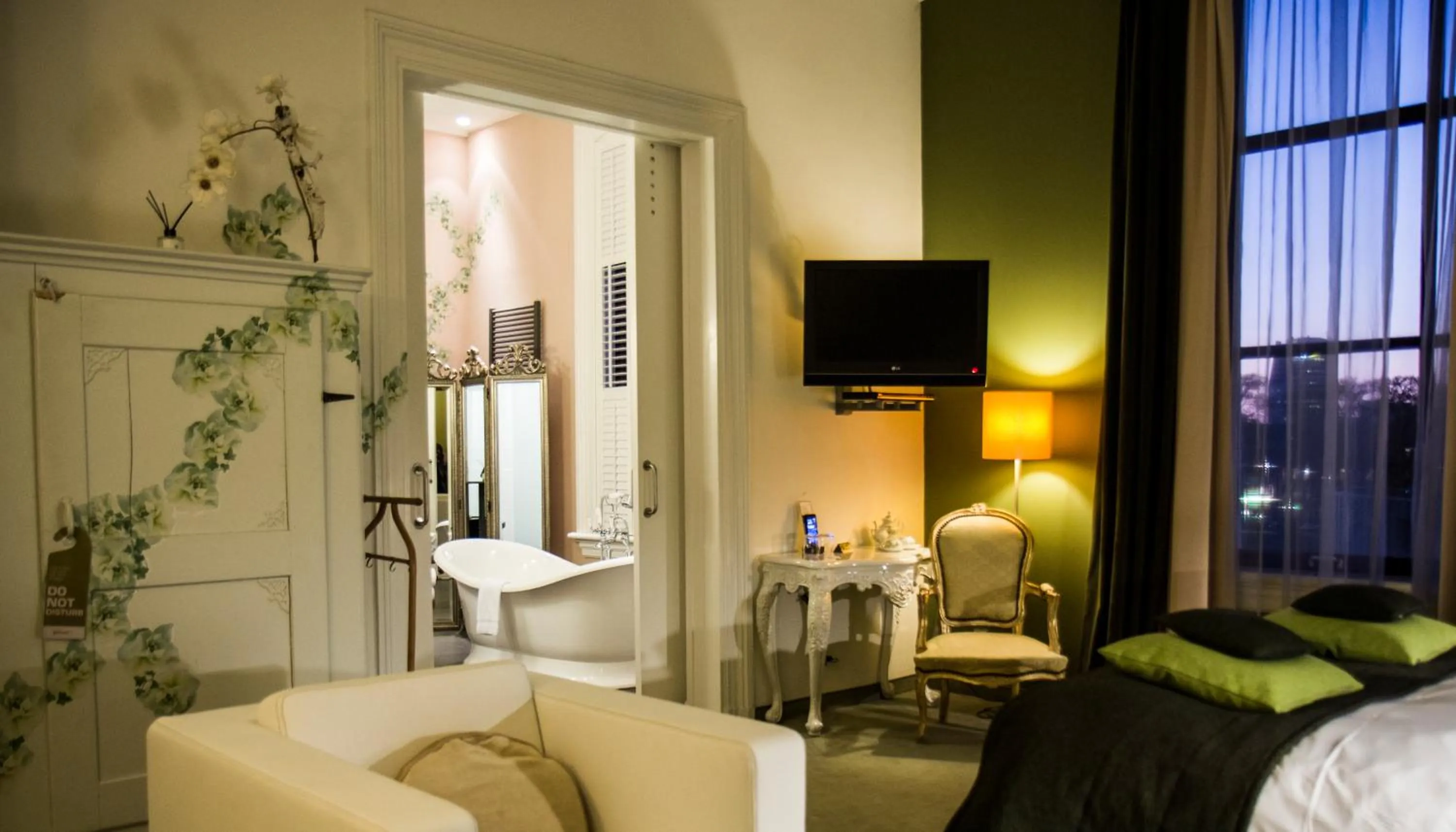 Large Suite in Suitehotel Pincoffs