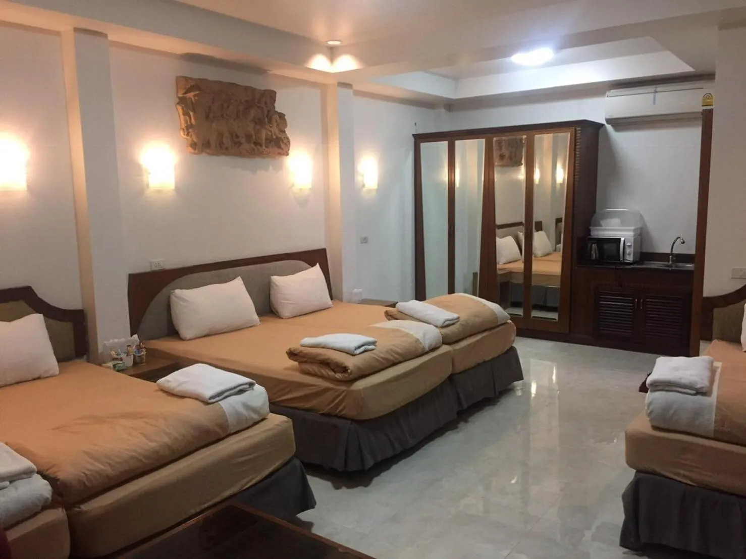 Standard Quadruple Room in Damnoen Care Resort