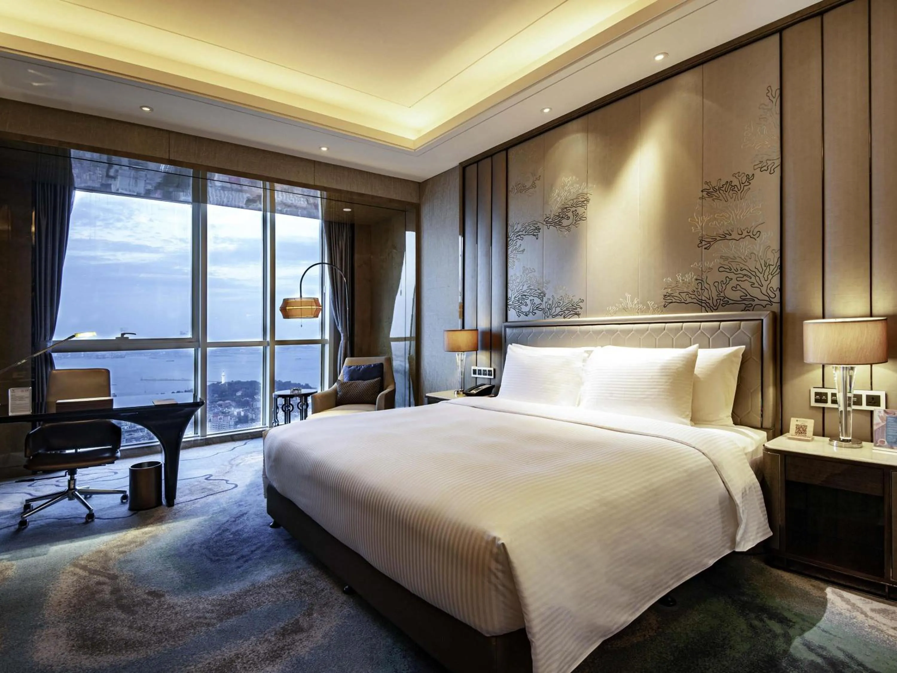 Executive King Room with Lounge Access and Sea View - High Floor in Pullman Yantai Center