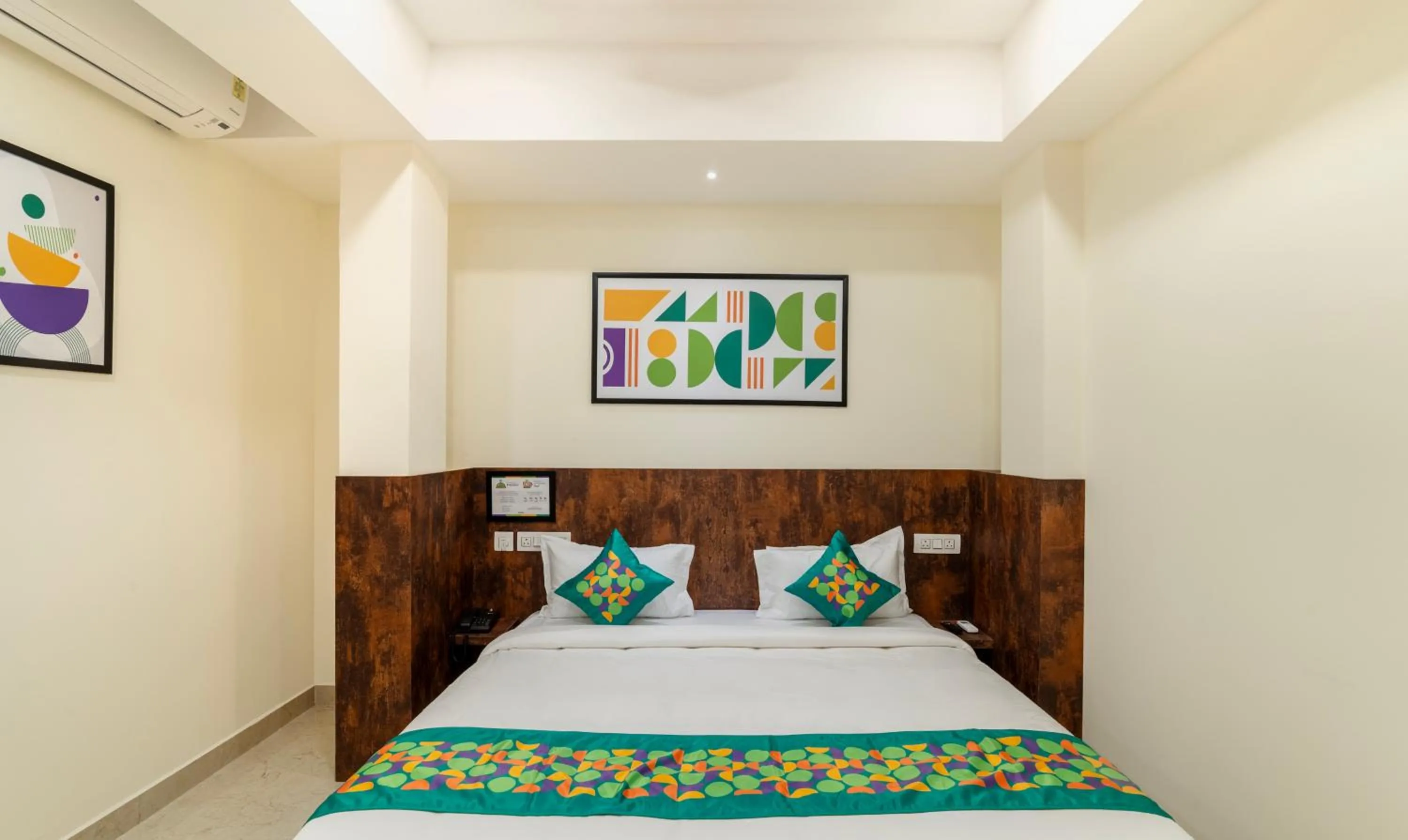 Deluxe Room - single occupancy in Treebo Rakshitha, Porur