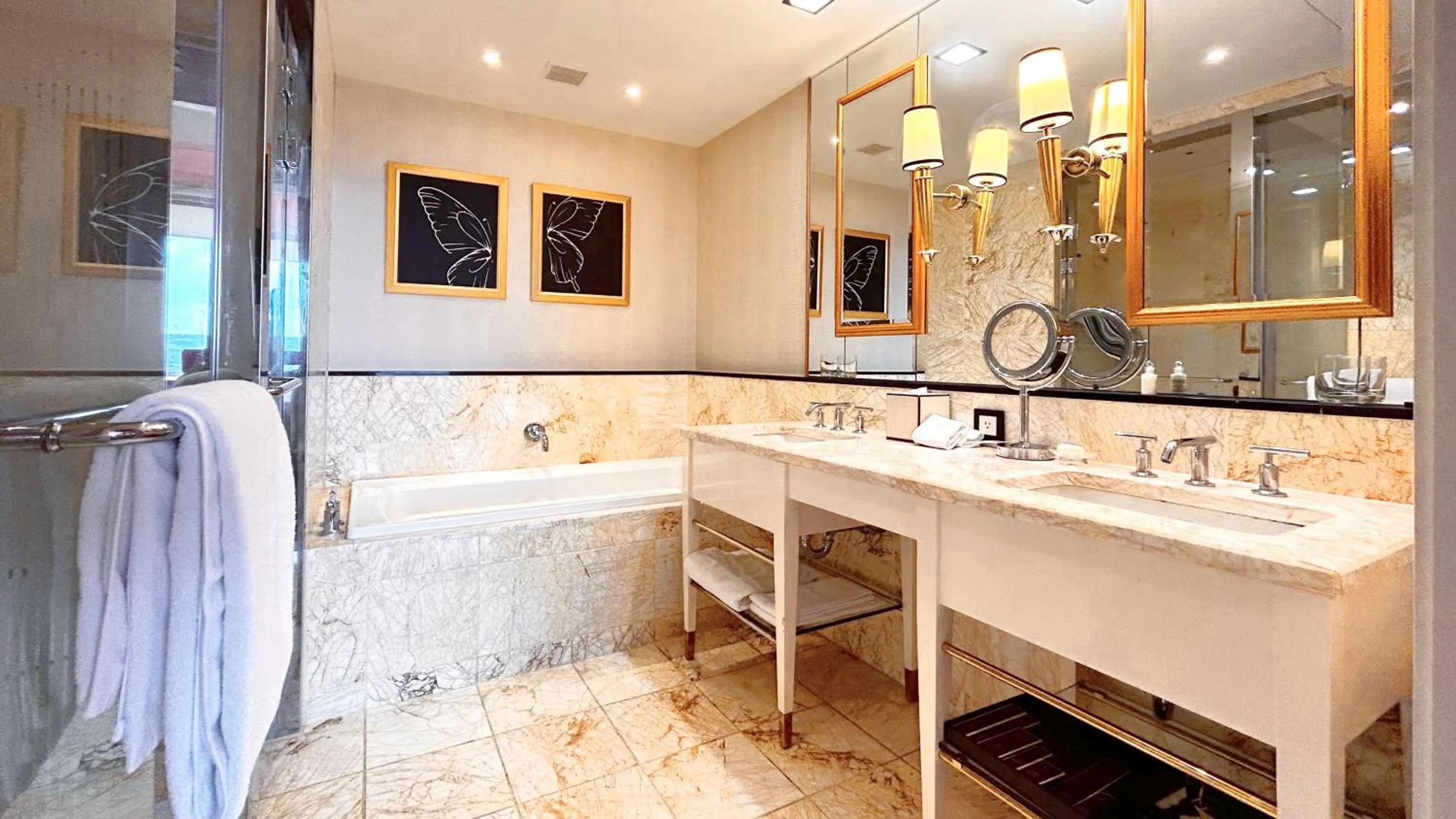 Executive Twin Room in THE LIN Hotel