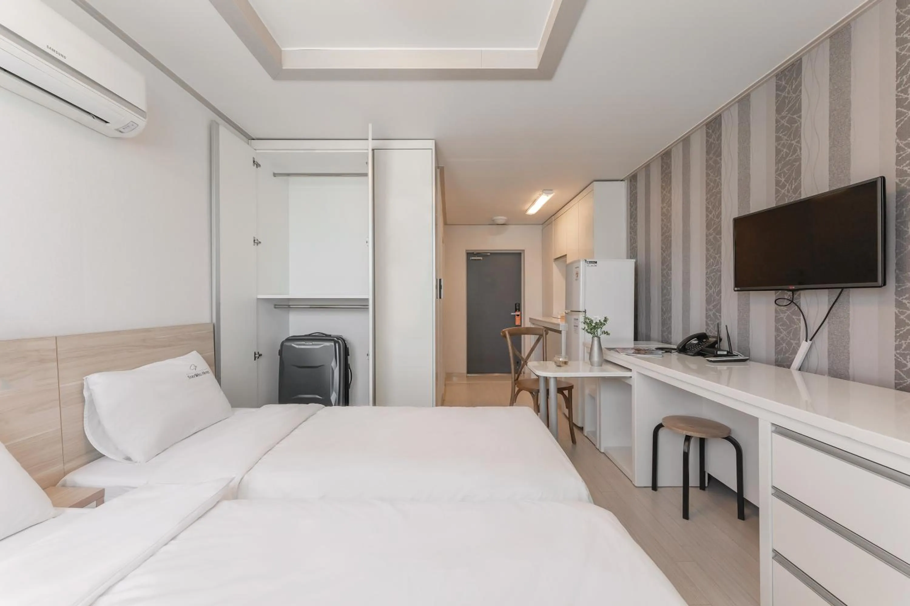 Deluxe Twin Room in Staywell Hotel