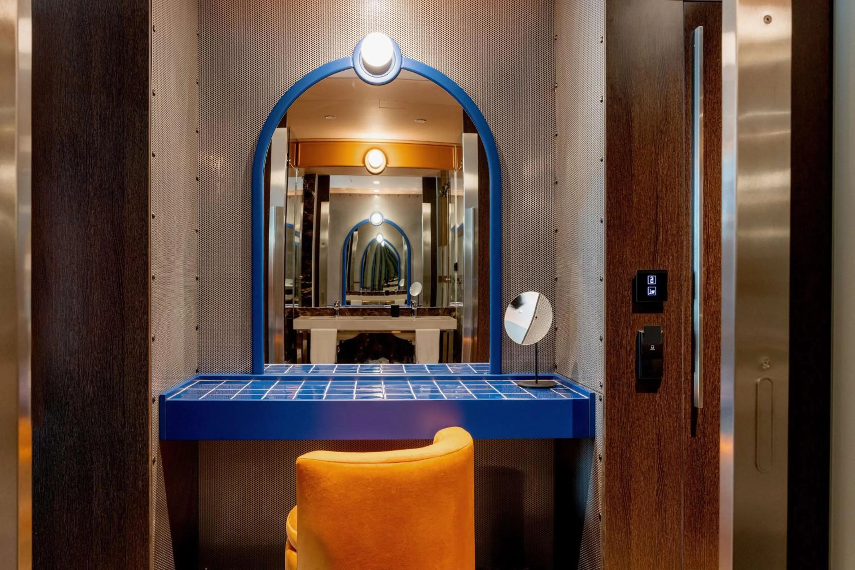 Deluxe King Room in Cenica Porto Hotel, Curio Collection By Hilton