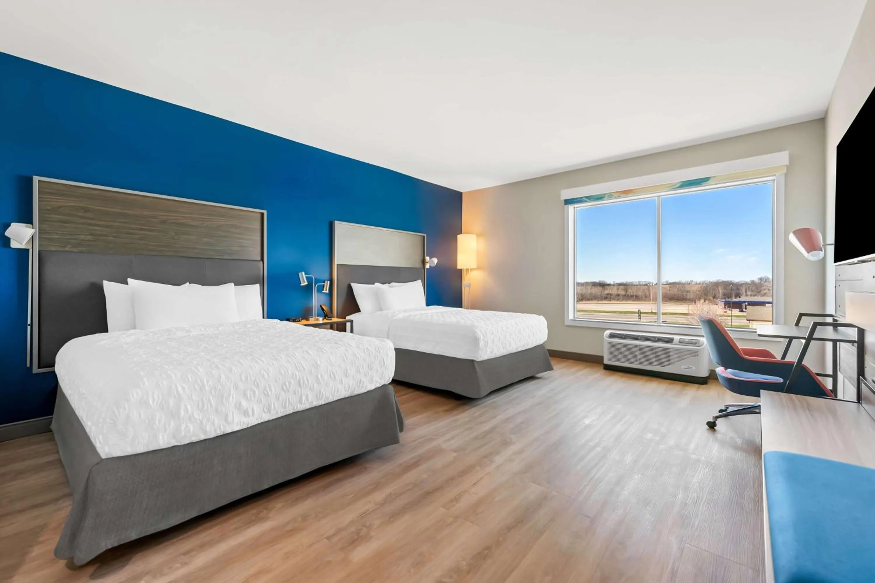 Queen Room with Two Queen Beds - Hearing Access in Tru By Hilton Dixon