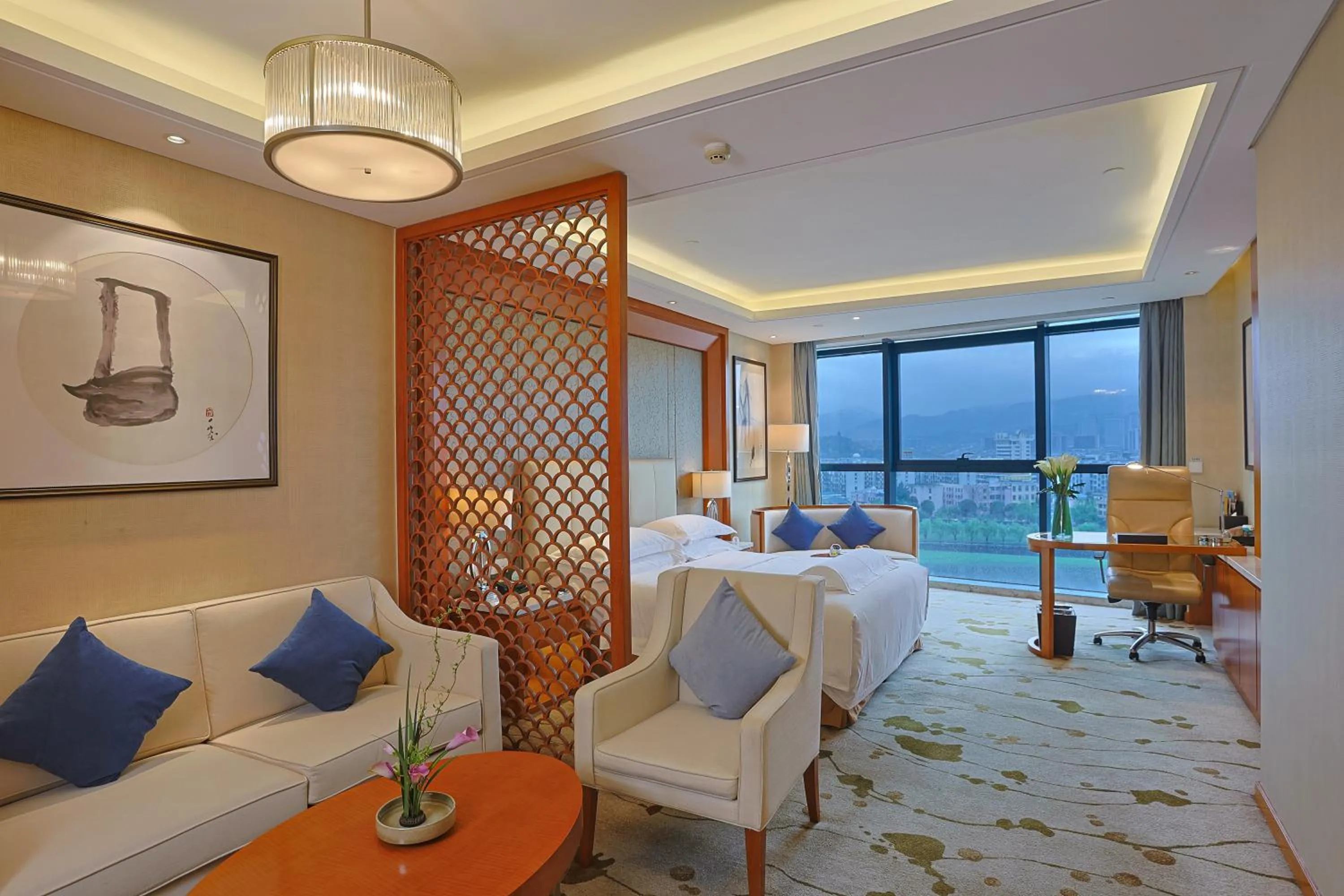 Deluxe Queen Room with River View in Yiwu Shangcheng Hotel