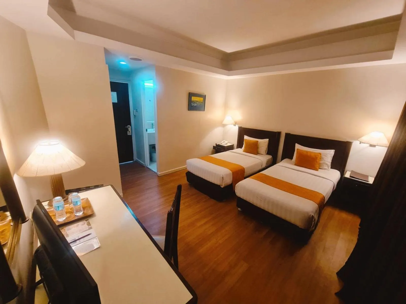 Superior Twin Room in Harbor Town Hotel