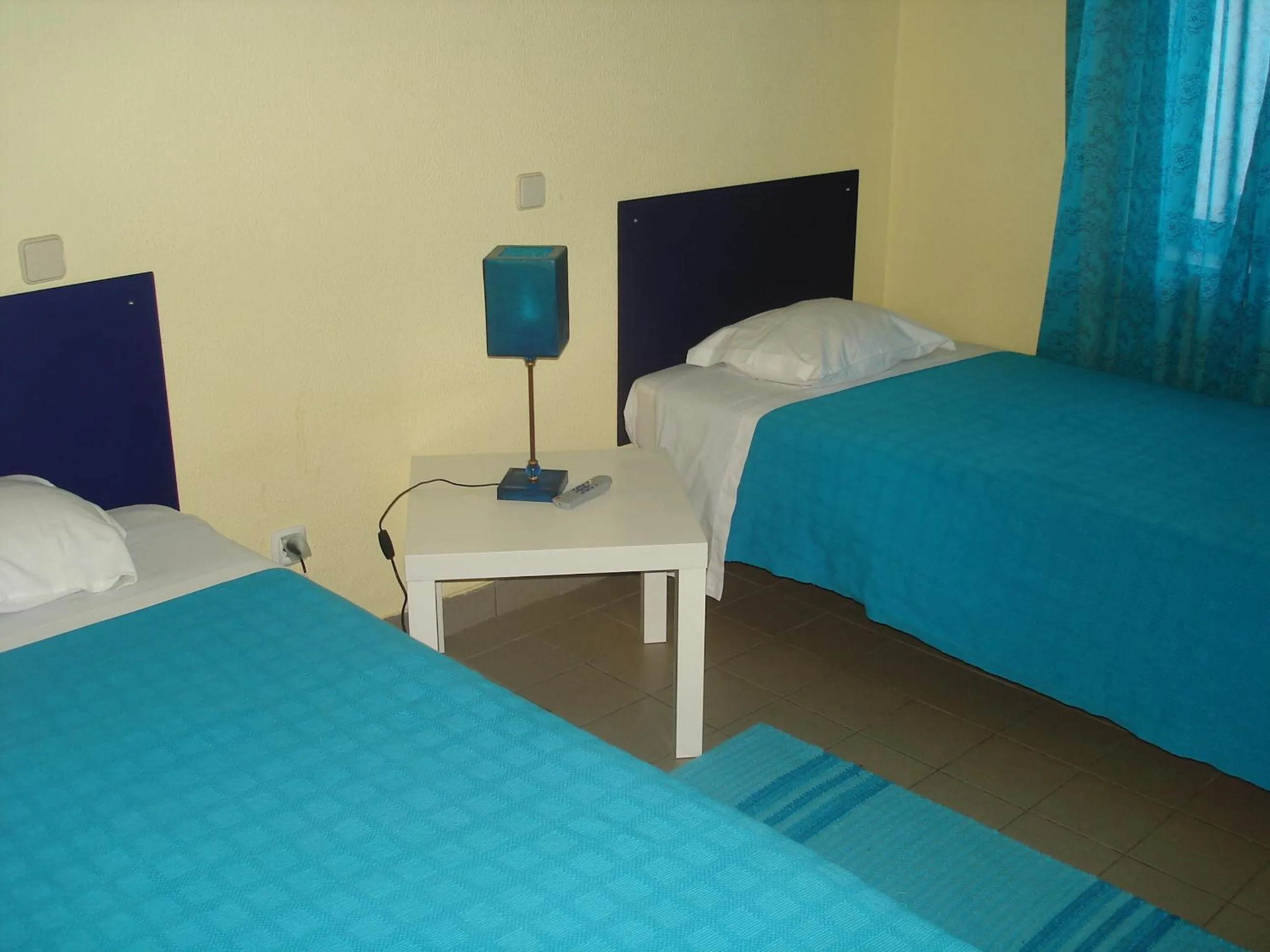 Twin Room with Private Bathroom in HI Lagos - Pousada de Juventude