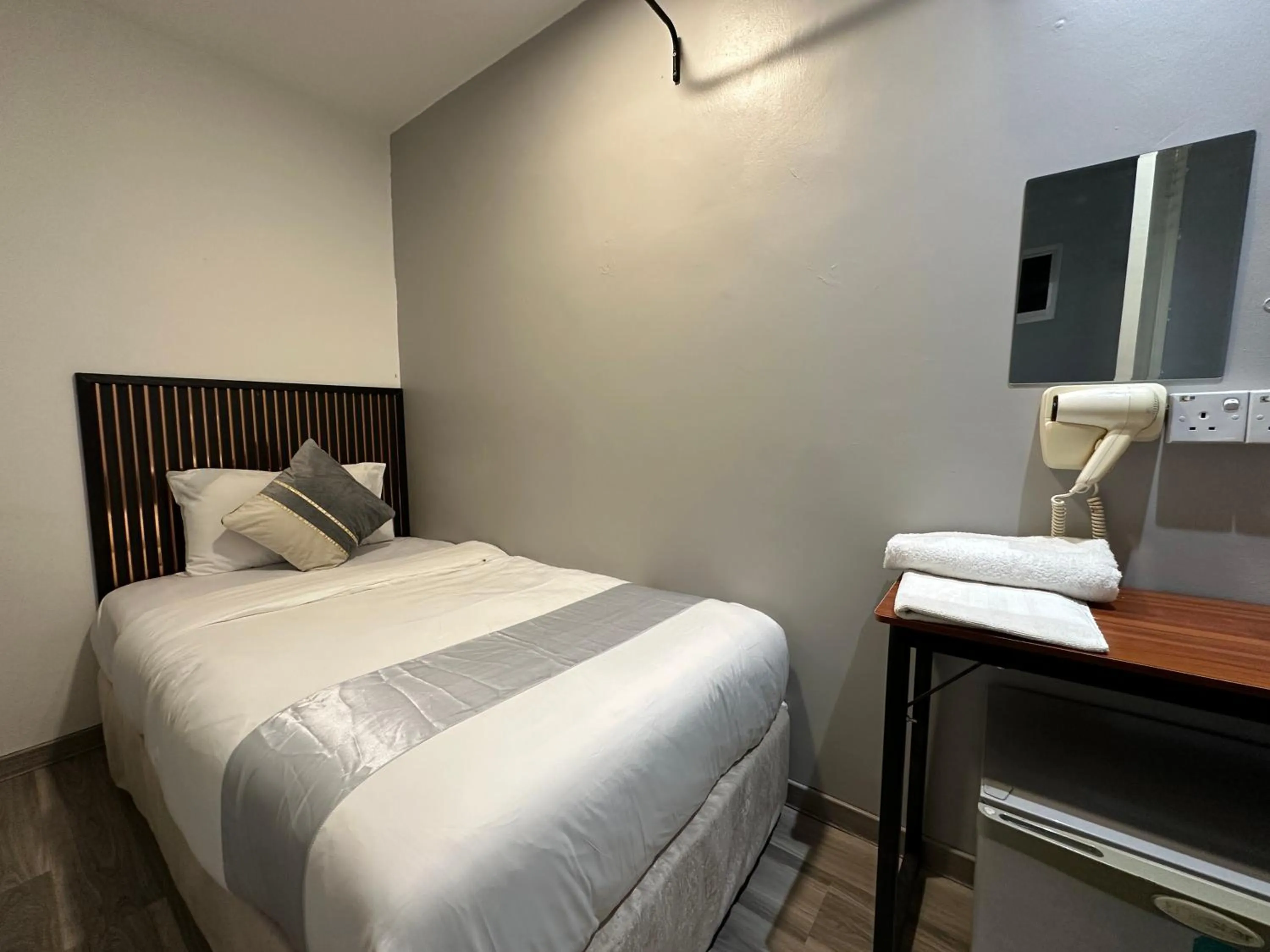 Deluxe Single Room in SS Grey House