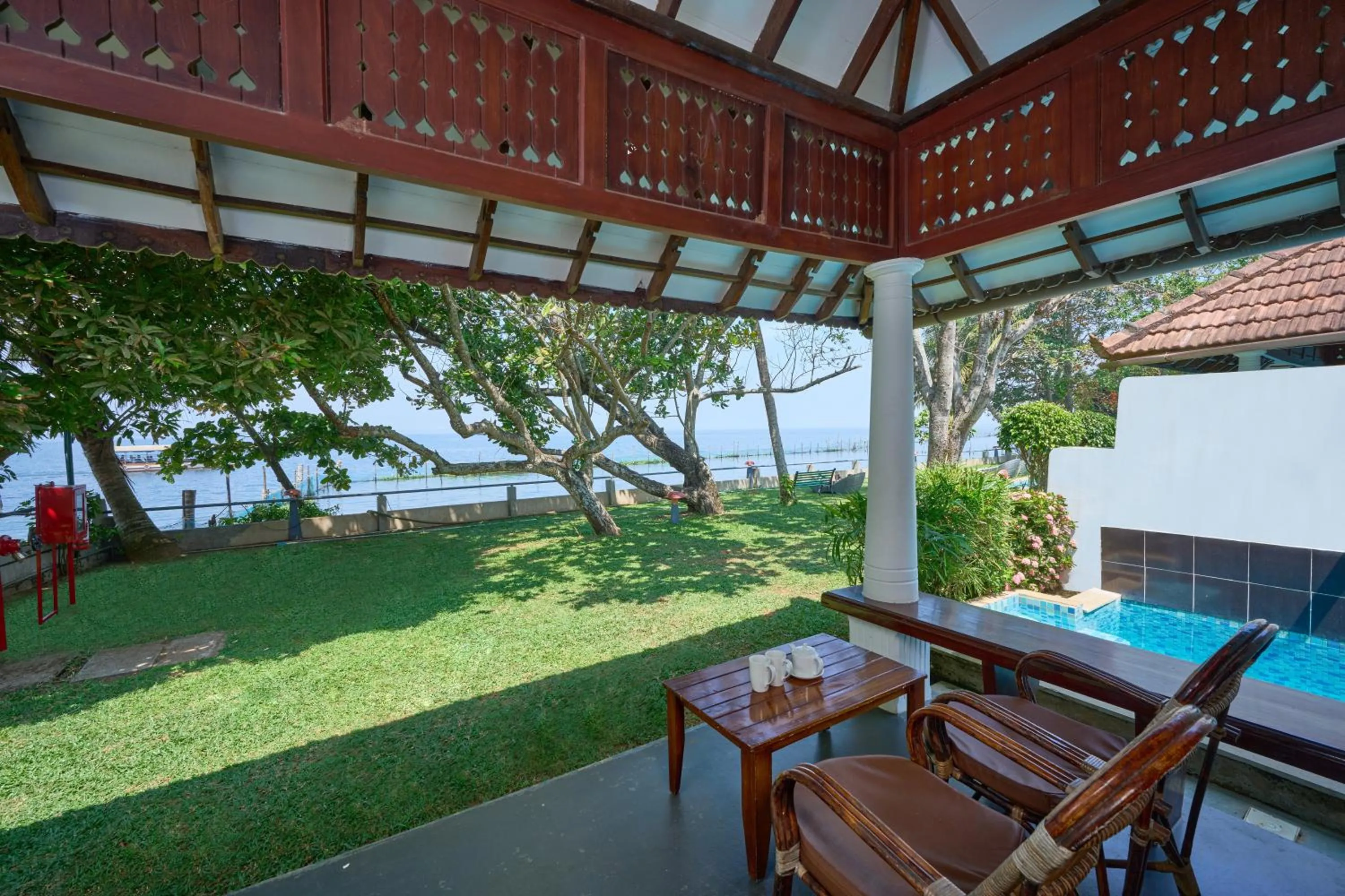 Lakefront Villas with Plunge Pool with 10% off on Buffet Meals & Spa in Rhythm Kumarakom