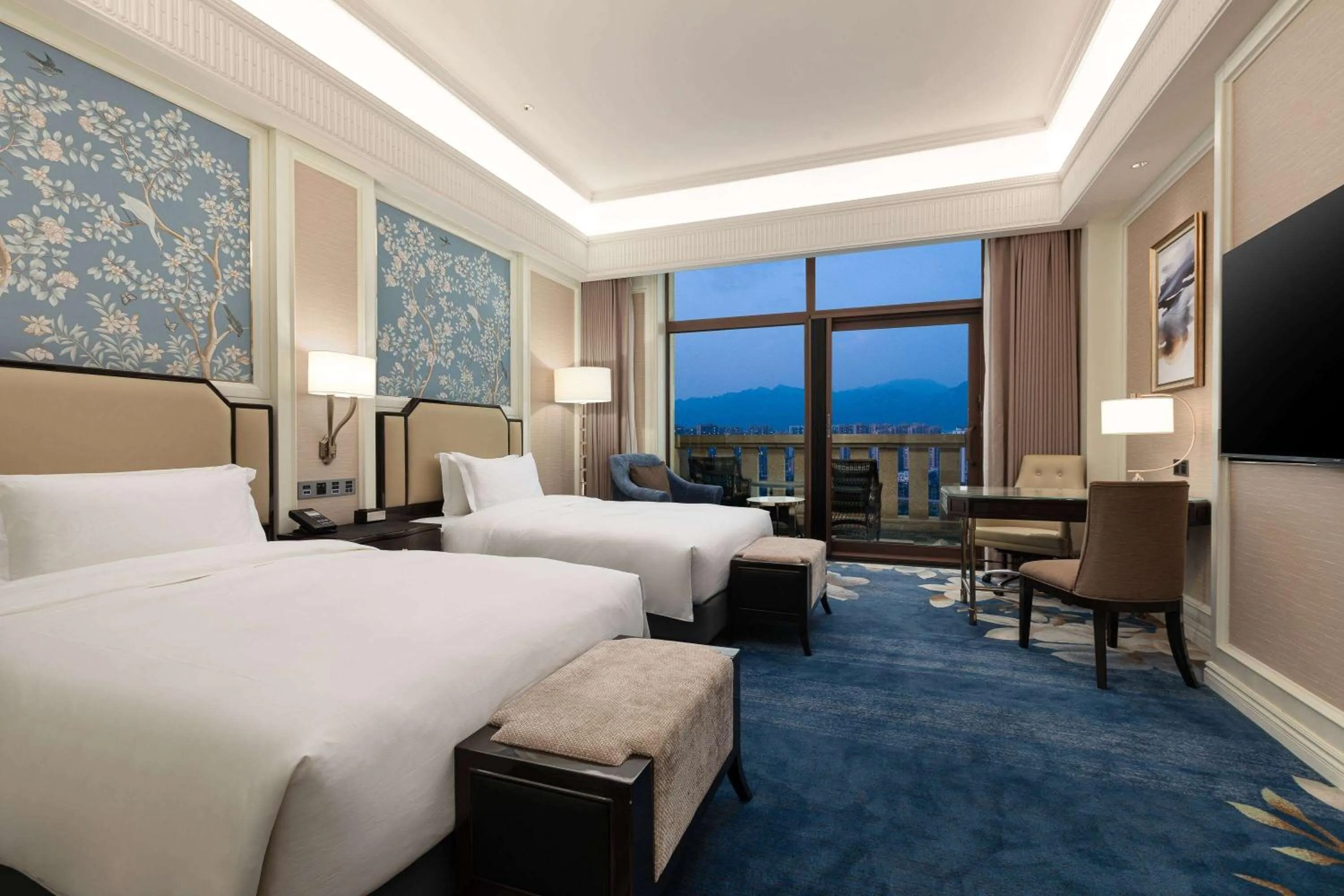 Deluxe Twin Room with Mountain View in Wyndham Taian West