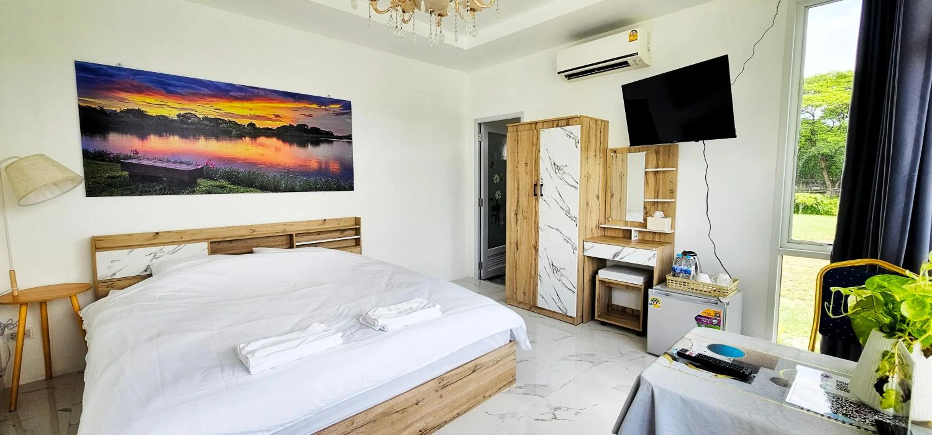 Standard King Room in Tiny Island Lake Lodge